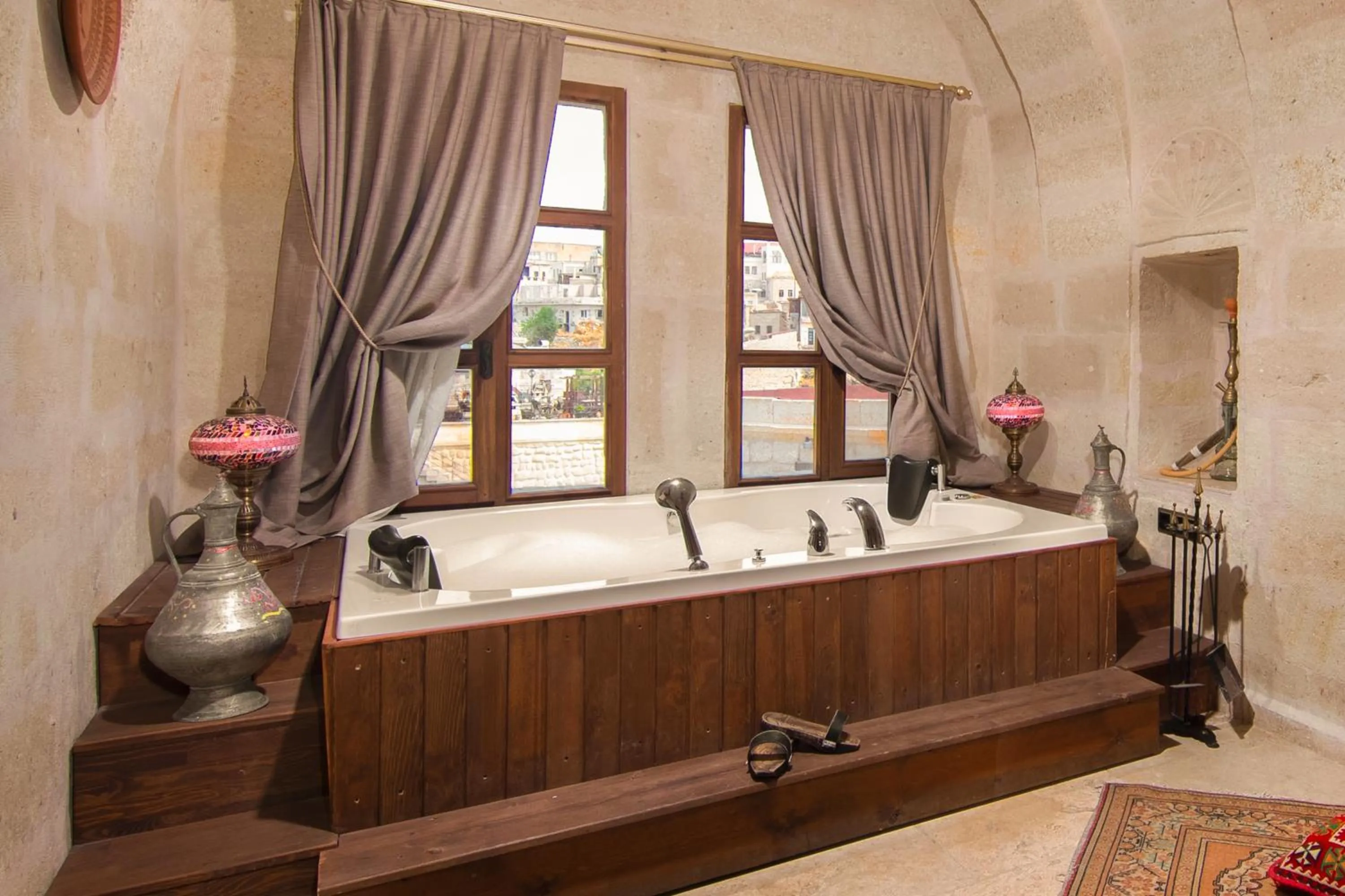 Hot Tub in Cappa Via Cave Hotel