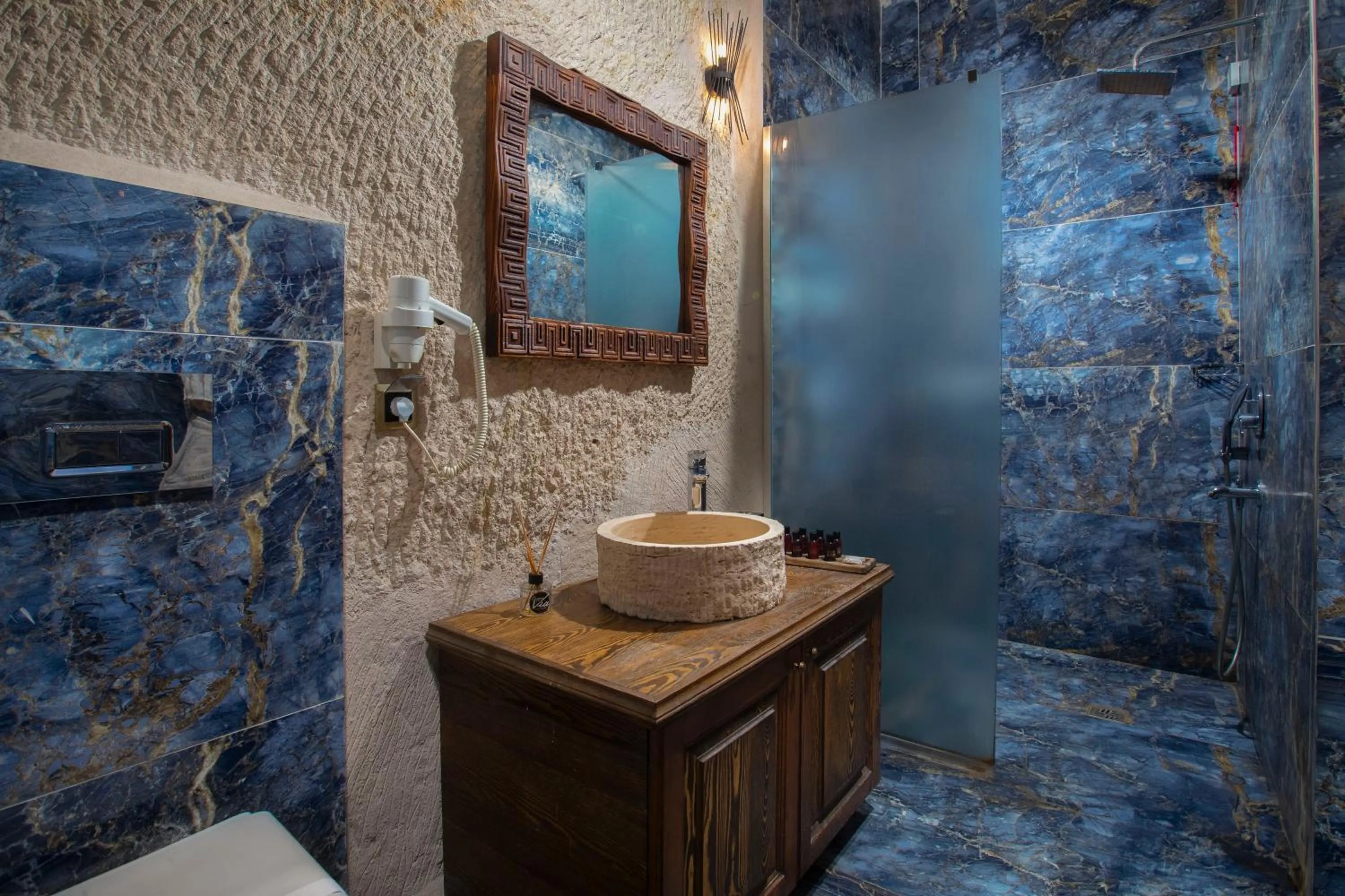 Shower in Cappa Via Cave Hotel