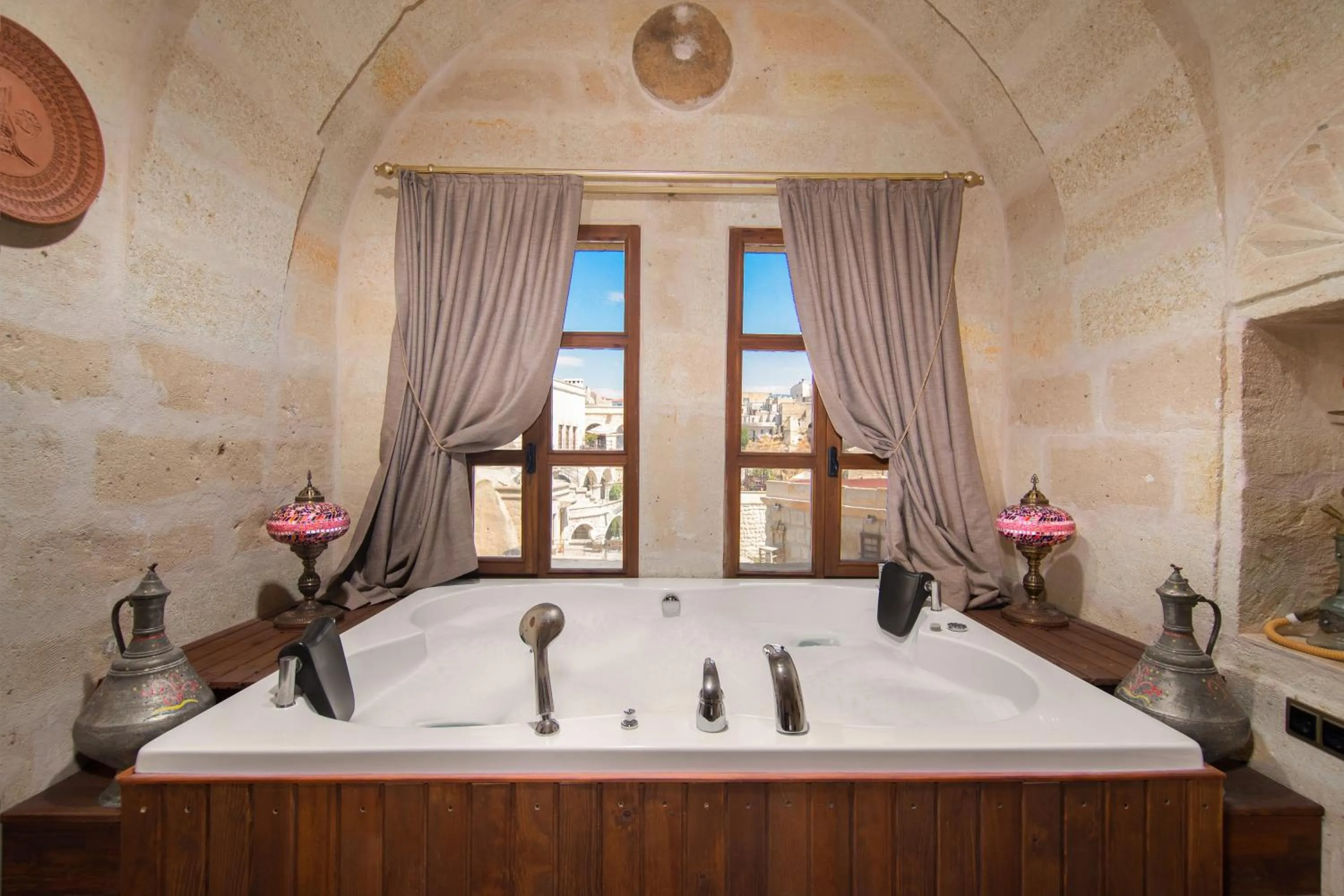 Hot Tub in Cappa Via Cave Hotel