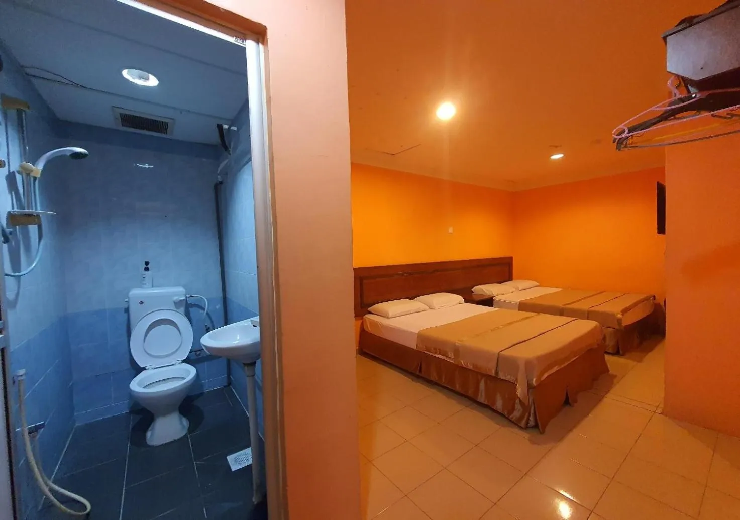 Photo of the whole room, Bathroom in Highway Budget Hotel