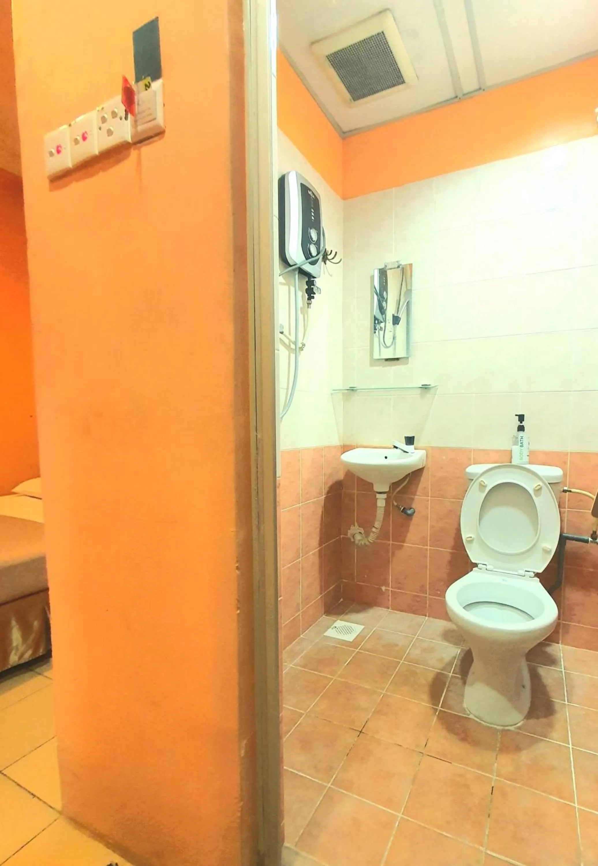 Bathroom in Highway Budget Hotel