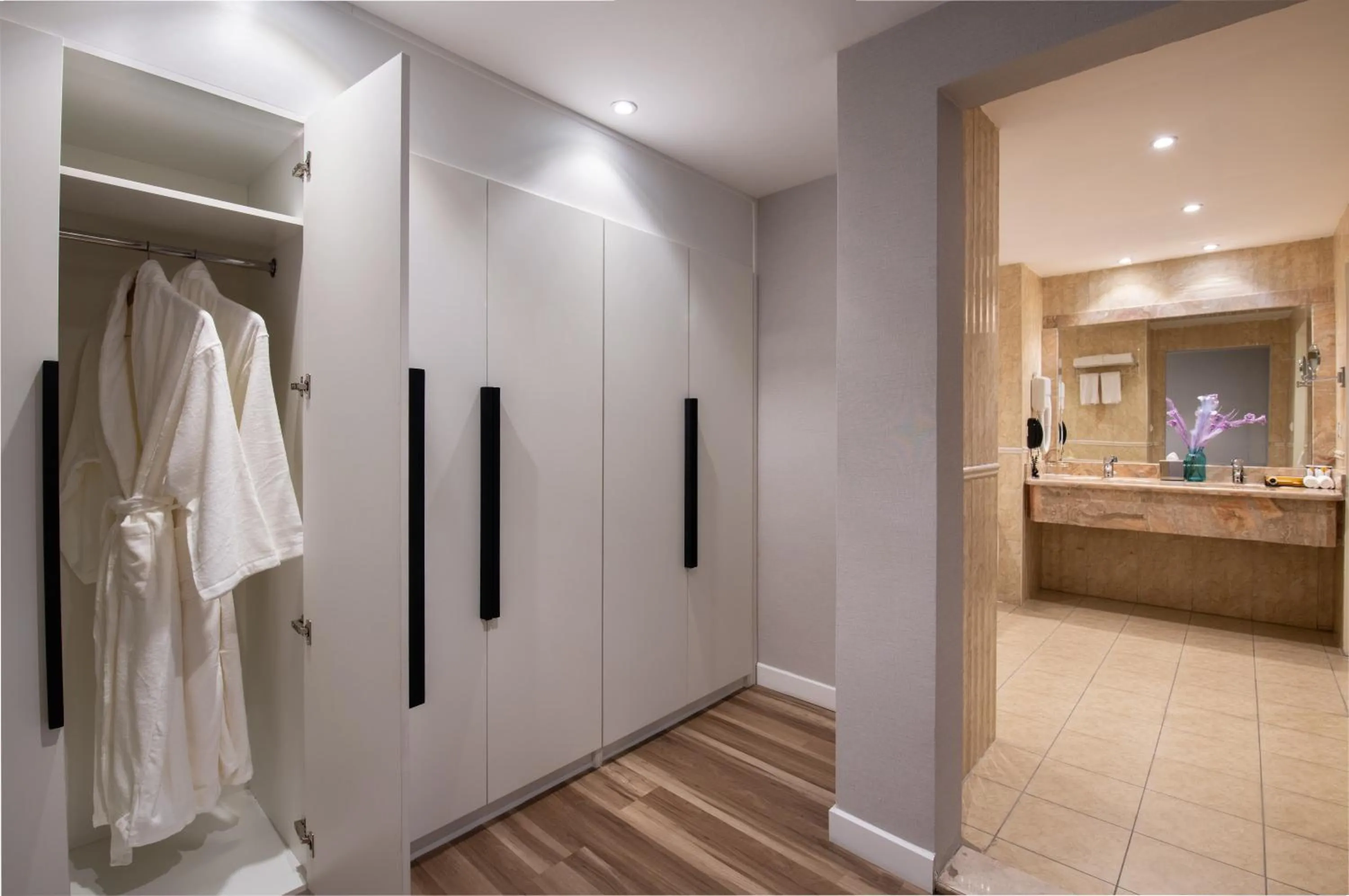 Warwick Al Jubail Hotel