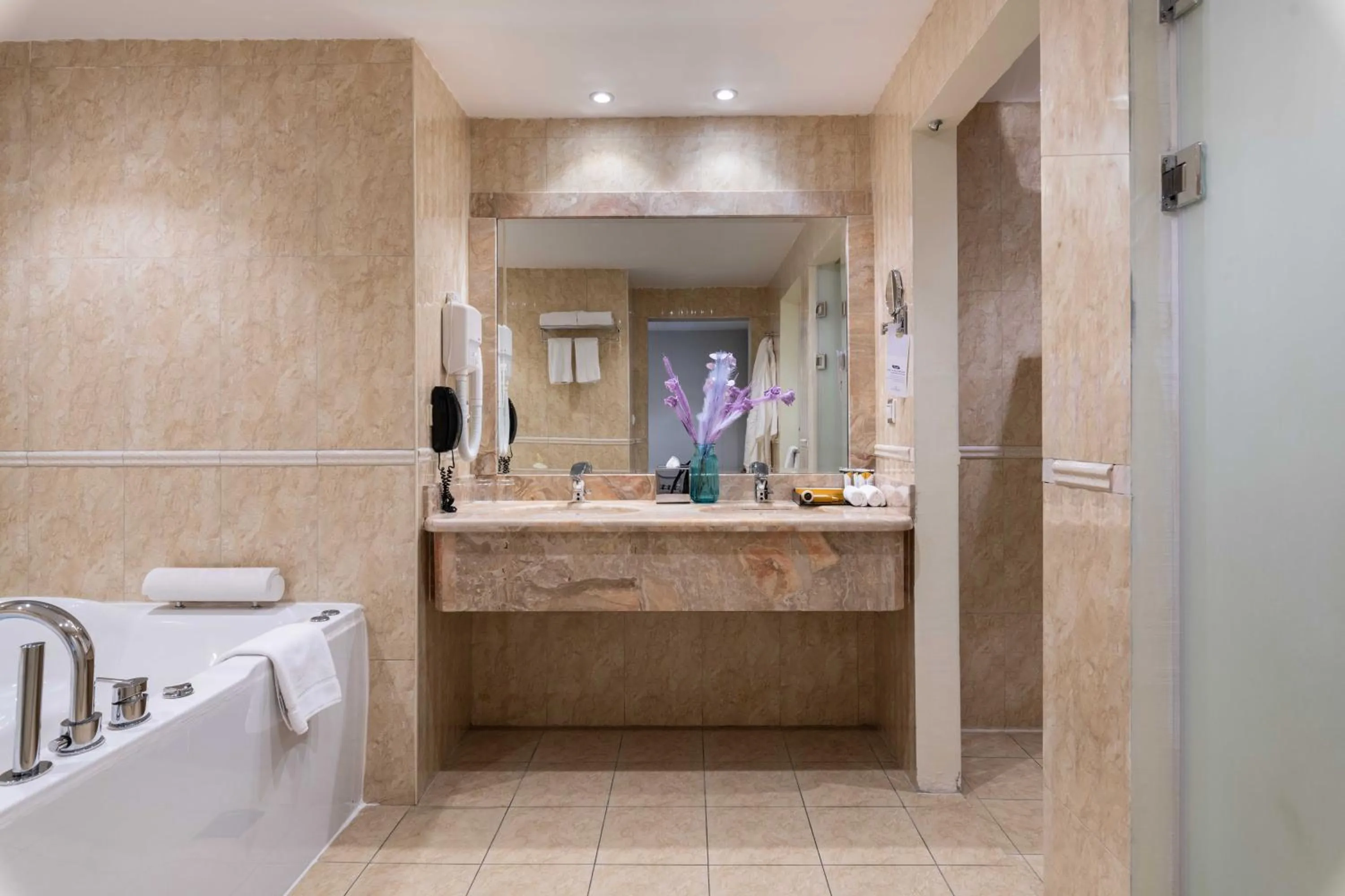 Warwick Al Jubail Hotel