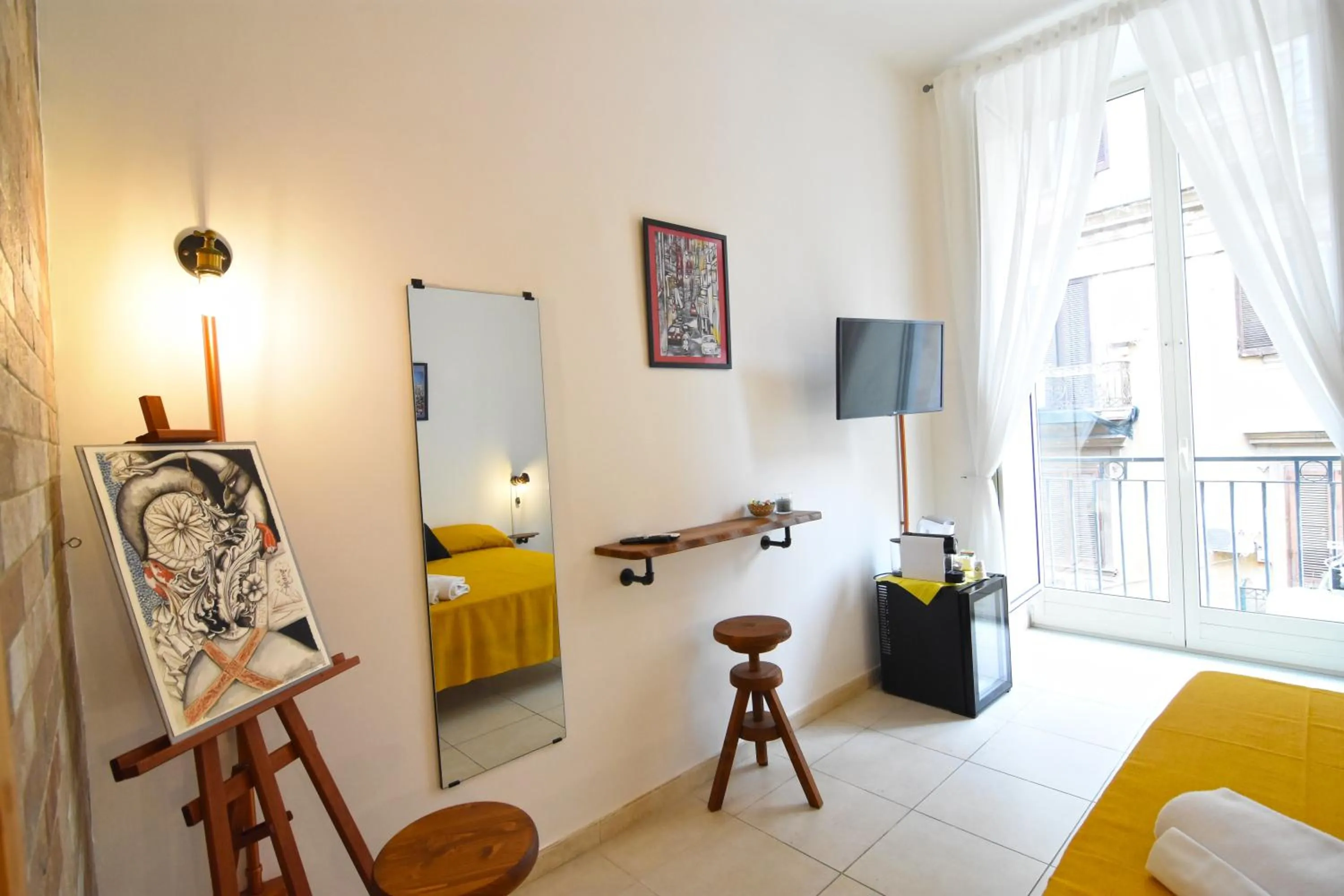 Photo of the whole room in Napoli Cityscape