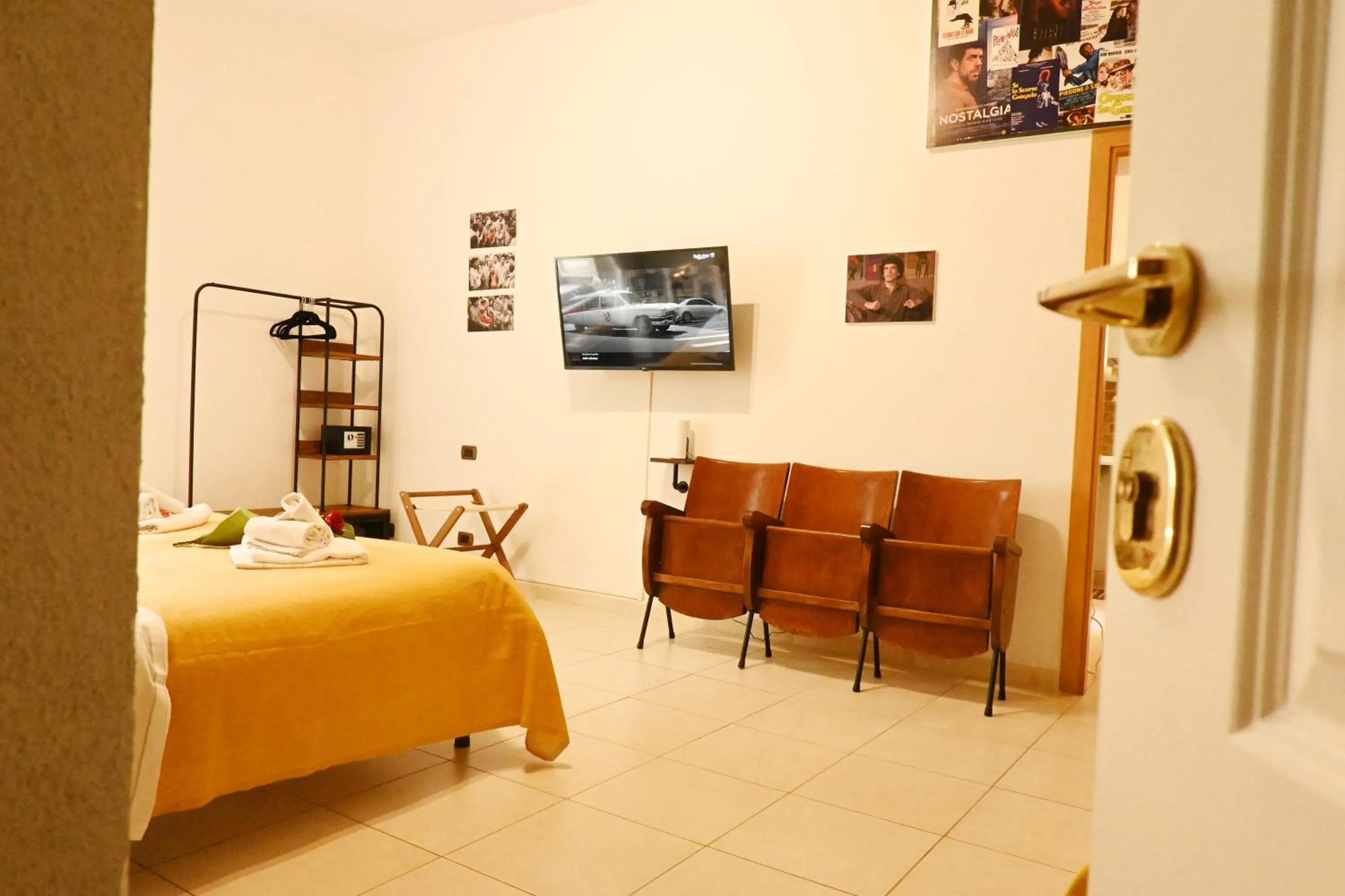 Bed in Napoli Cityscape