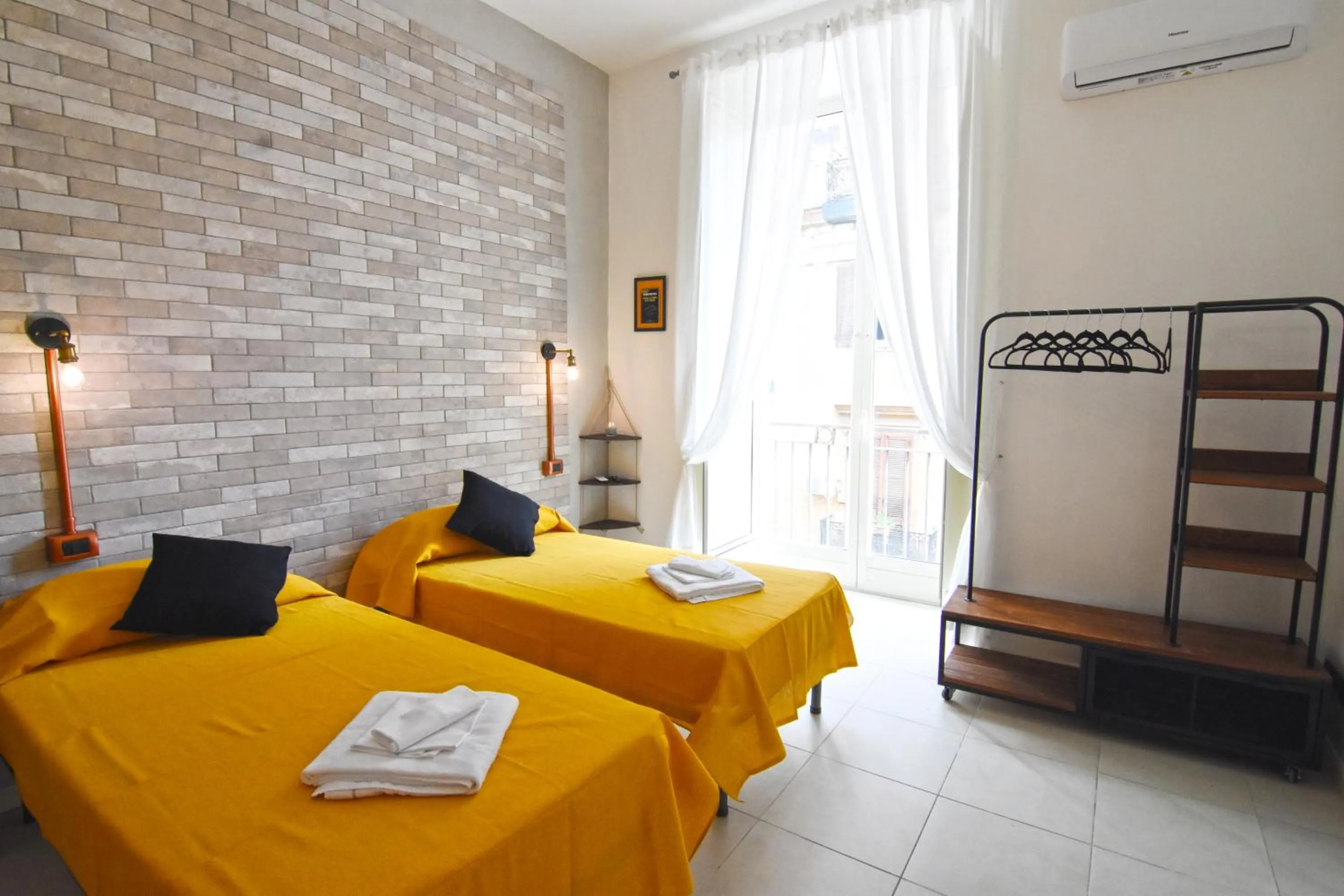 Bedroom, Bed in Napoli Cityscape