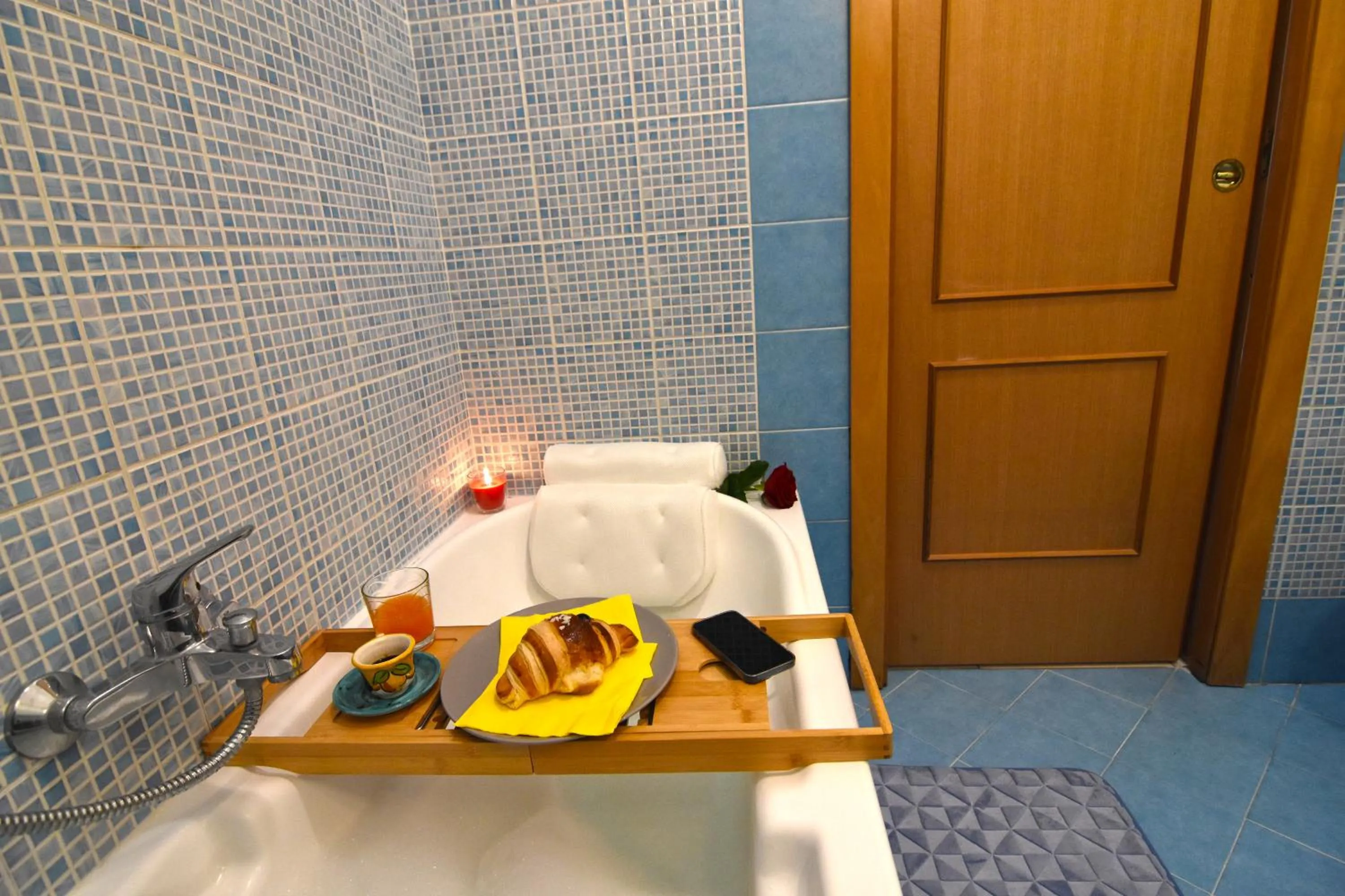 Bathroom in Napoli Cityscape