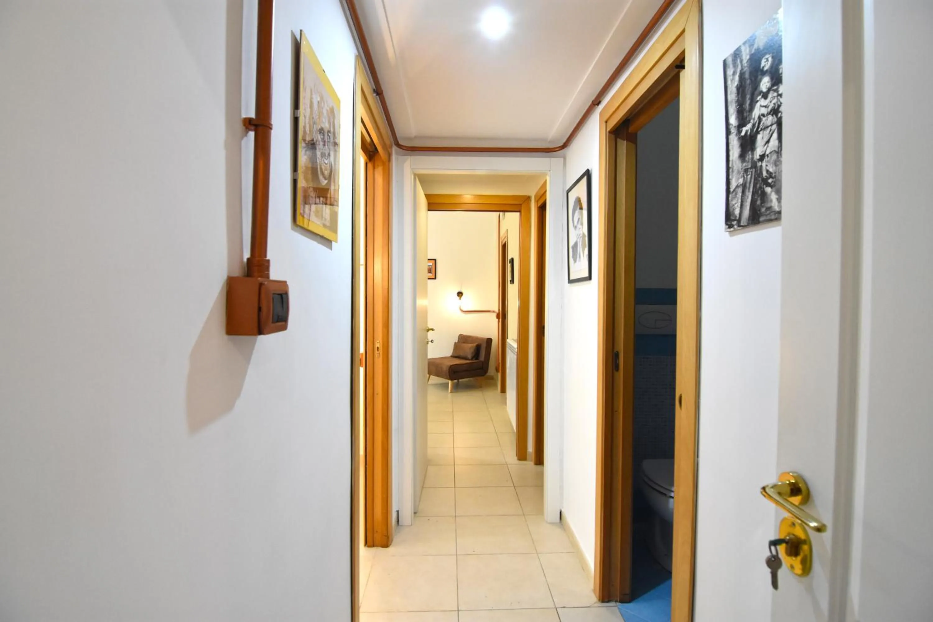 Photo of the whole room in Napoli Cityscape