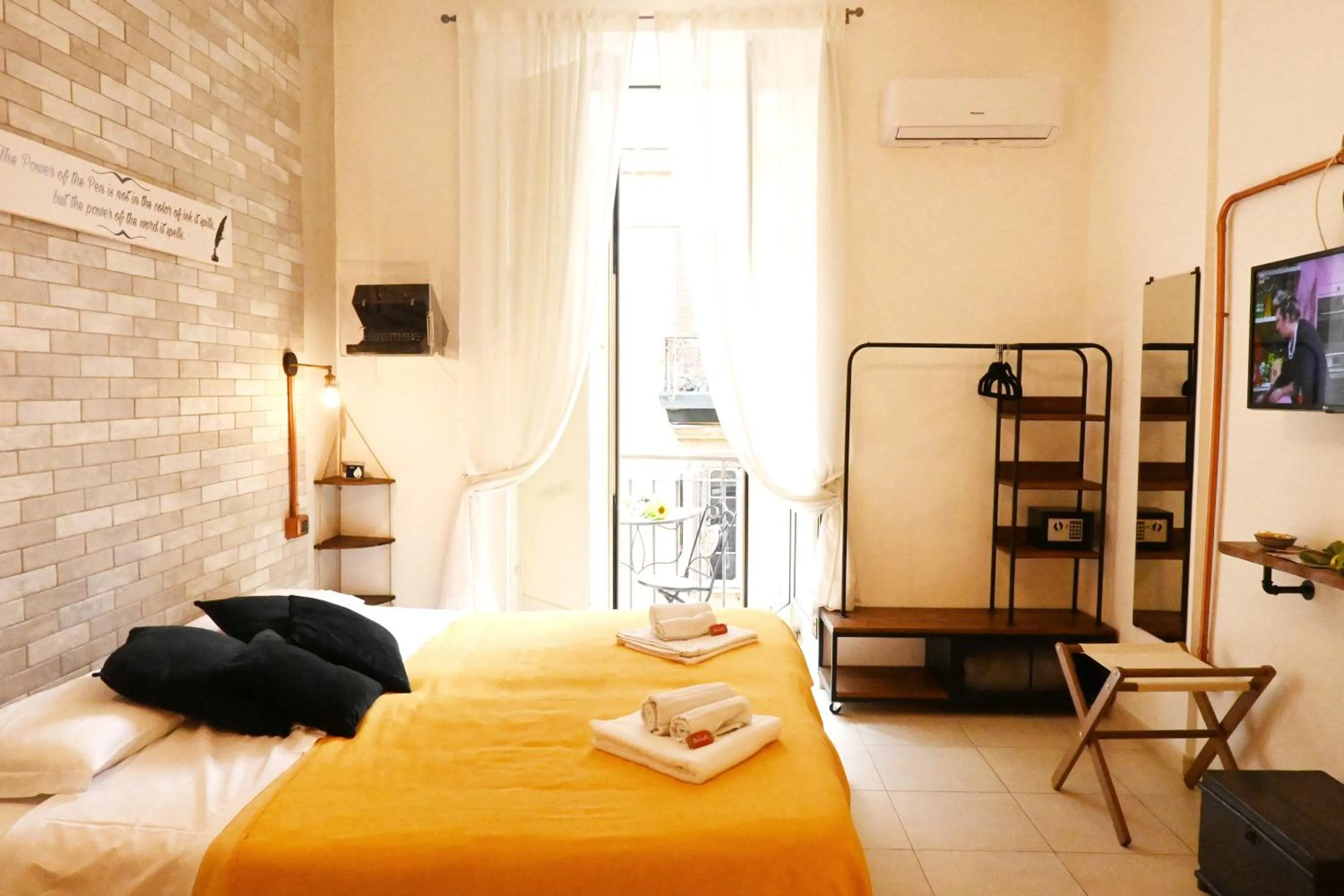 TV and multimedia, Bed in Napoli Cityscape