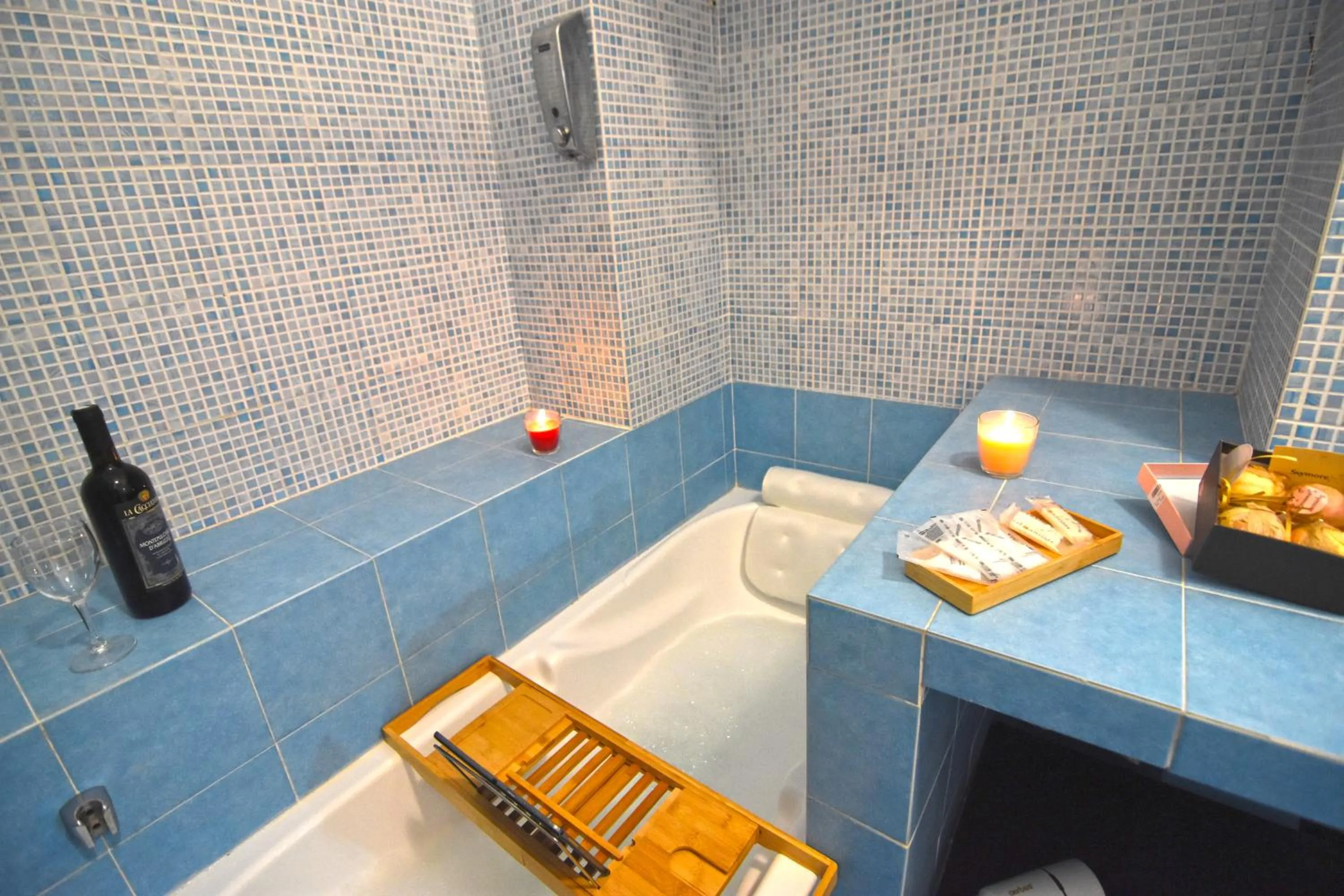 Bathroom in Napoli Cityscape