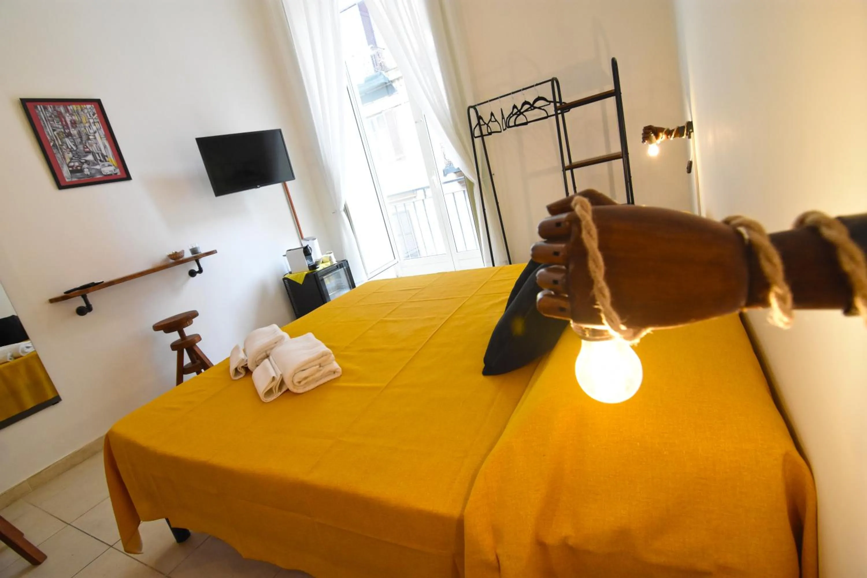 Bed in Napoli Cityscape