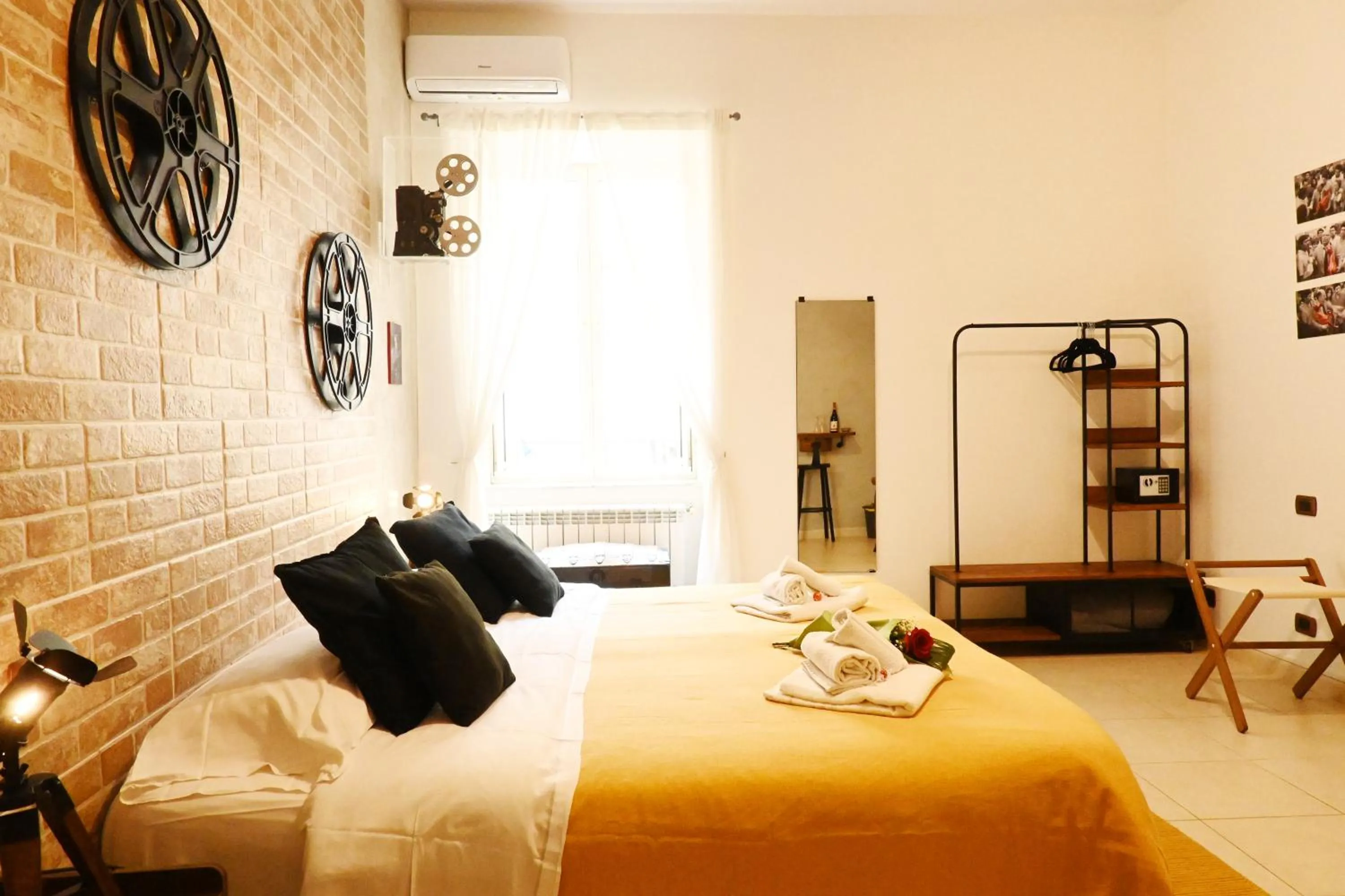 Bed in Napoli Cityscape