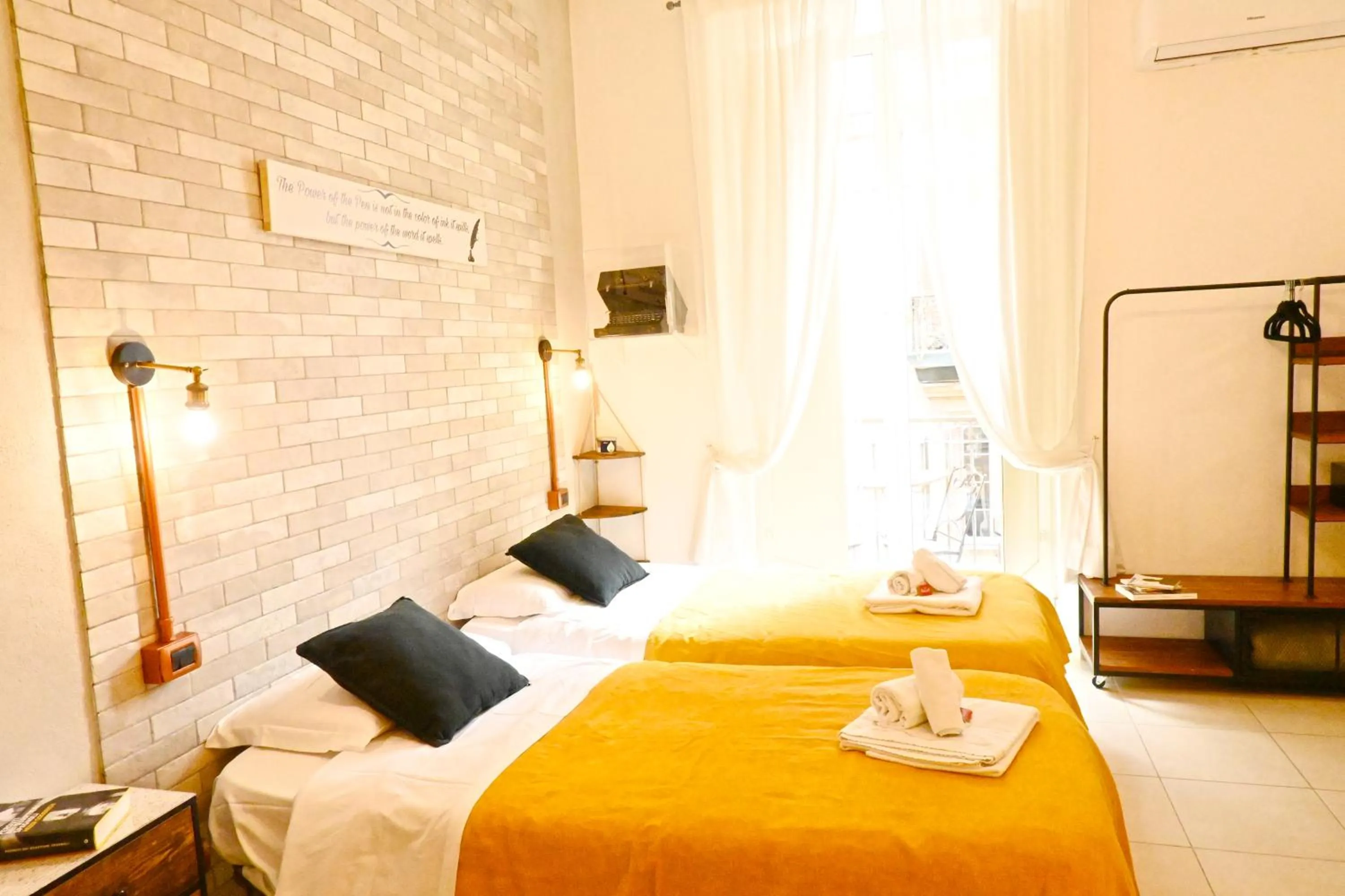 Bed in Napoli Cityscape