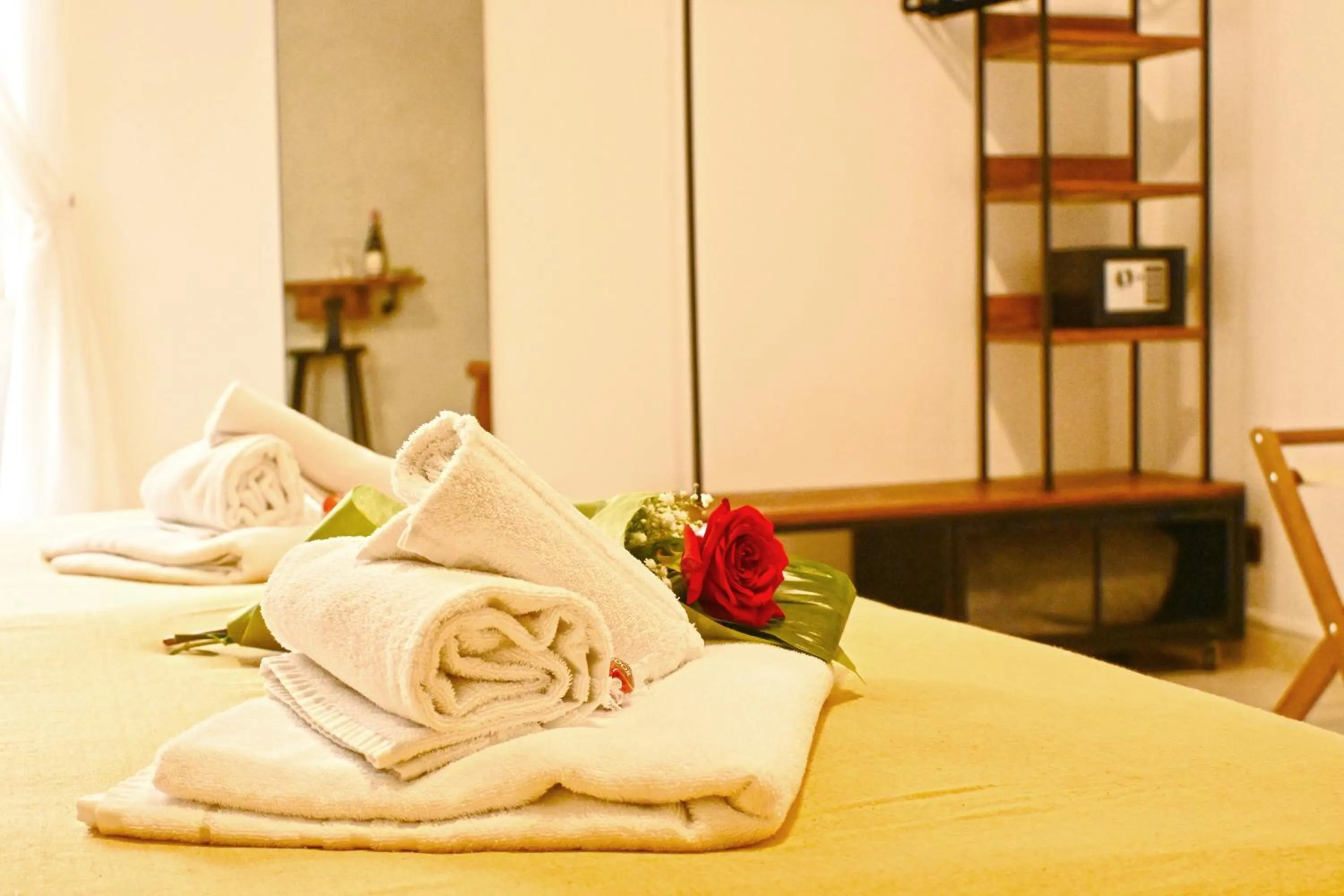 Bed in Napoli Cityscape