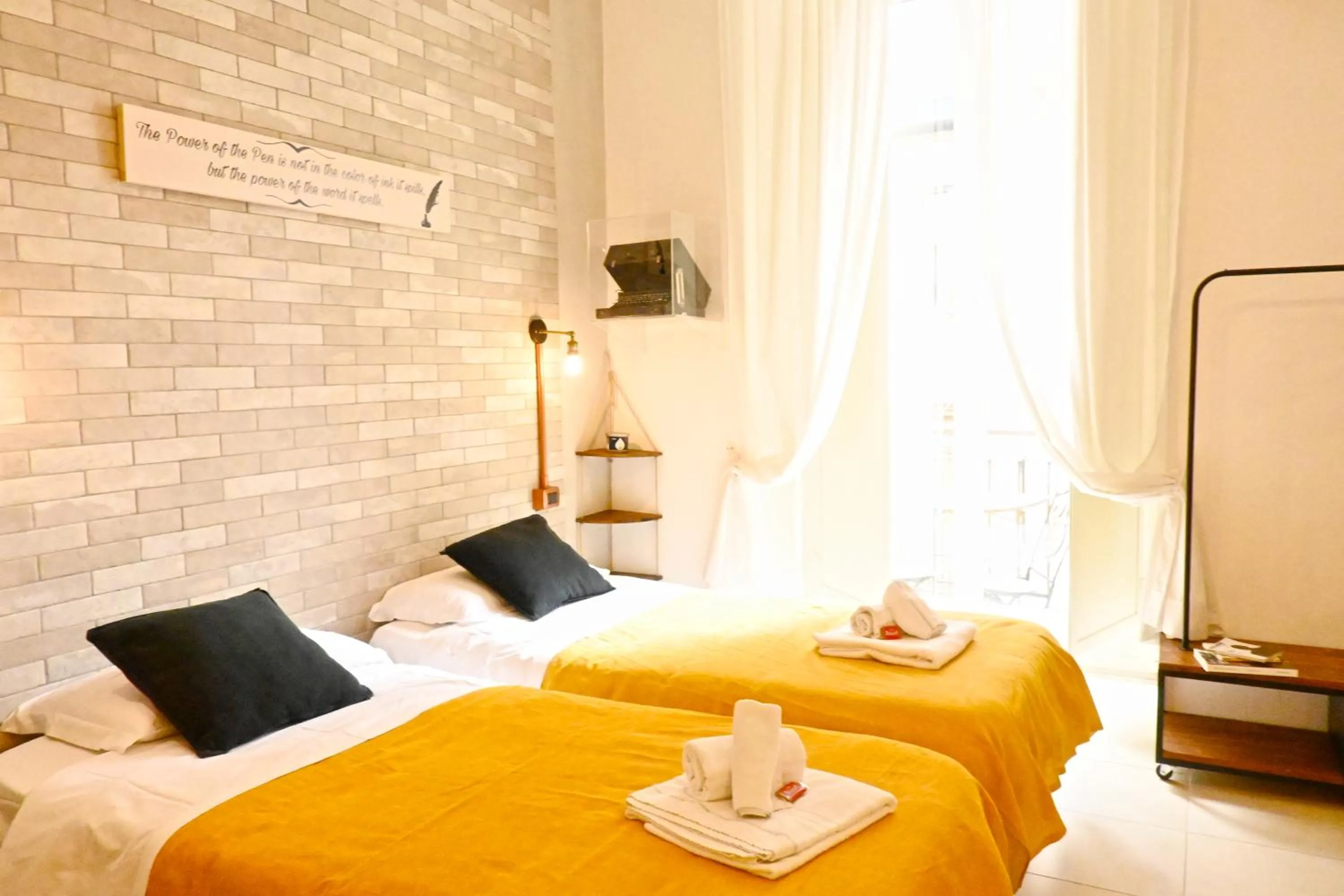 Bed in Napoli Cityscape