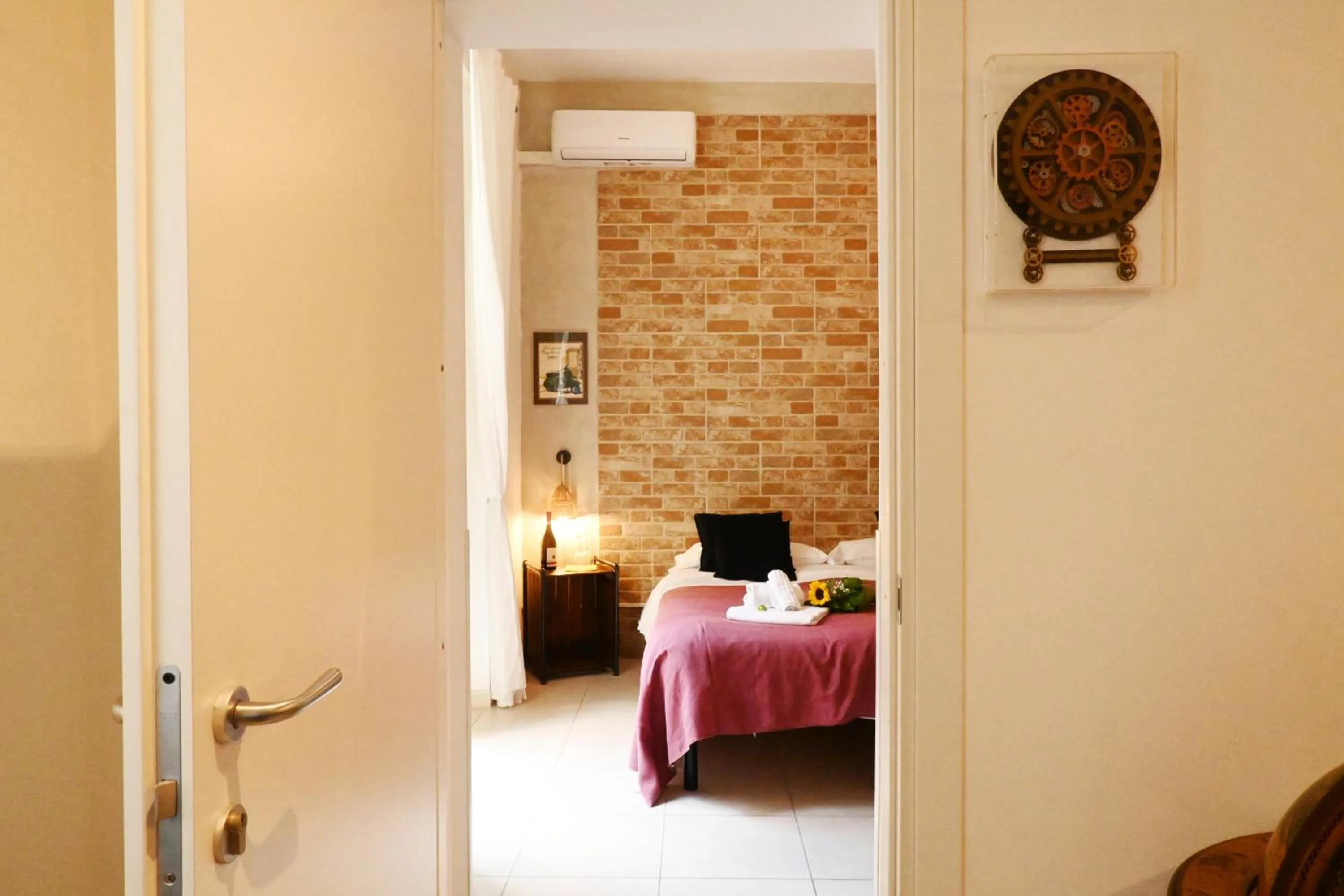 Photo of the whole room, Bed in Napoli Cityscape