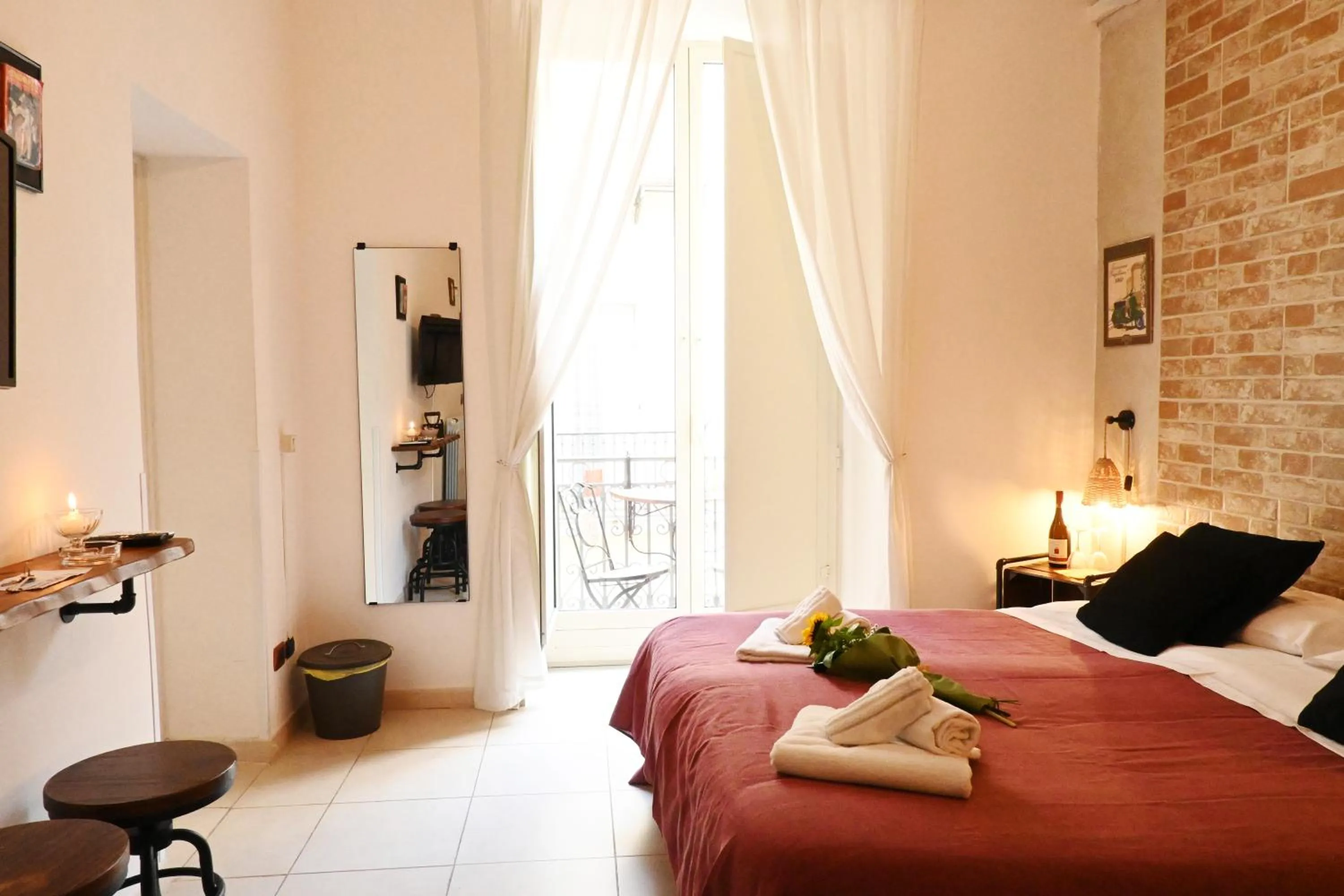 Bed in Napoli Cityscape