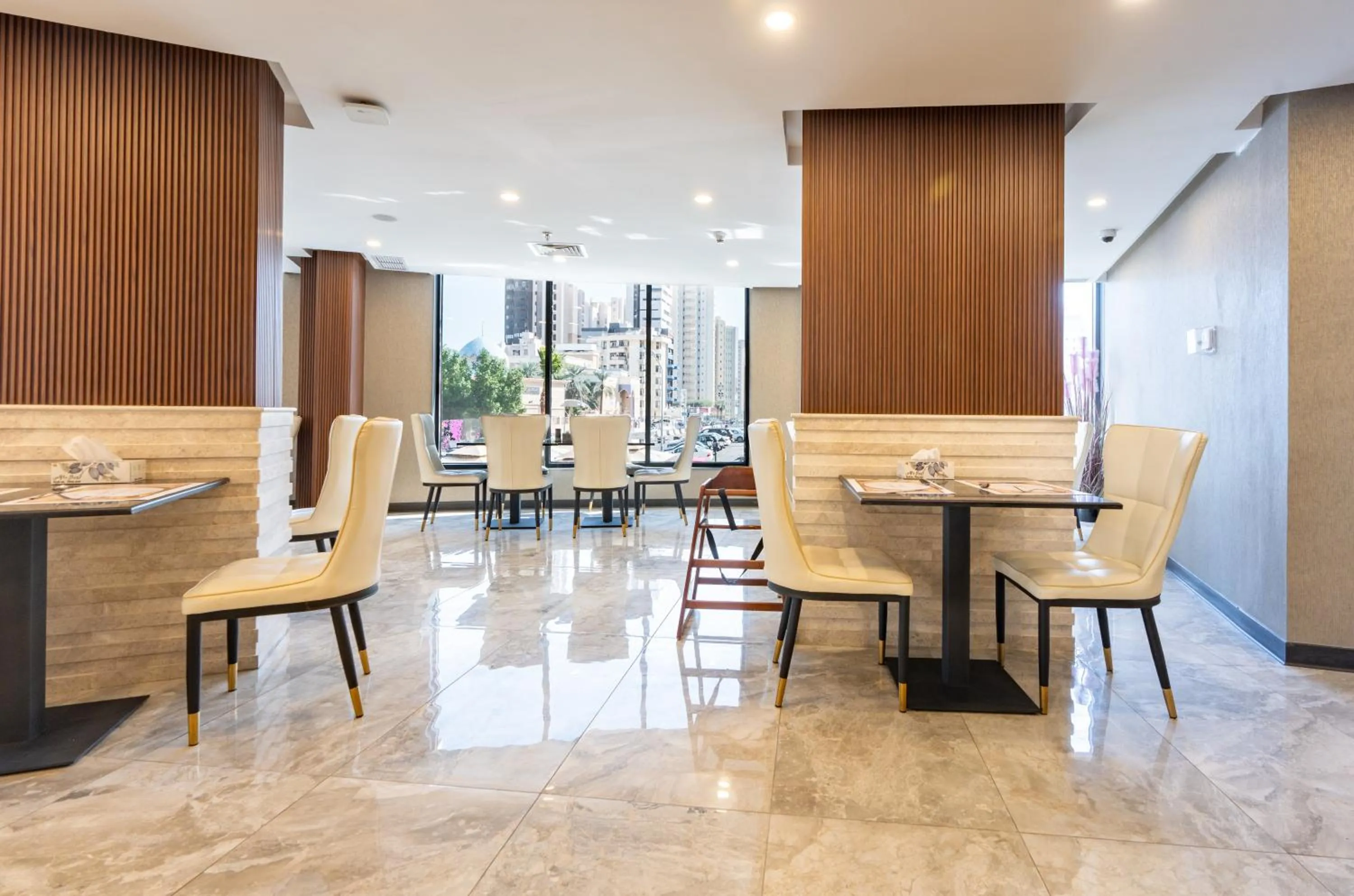 Restaurant/places to eat in Al Salam Hotel