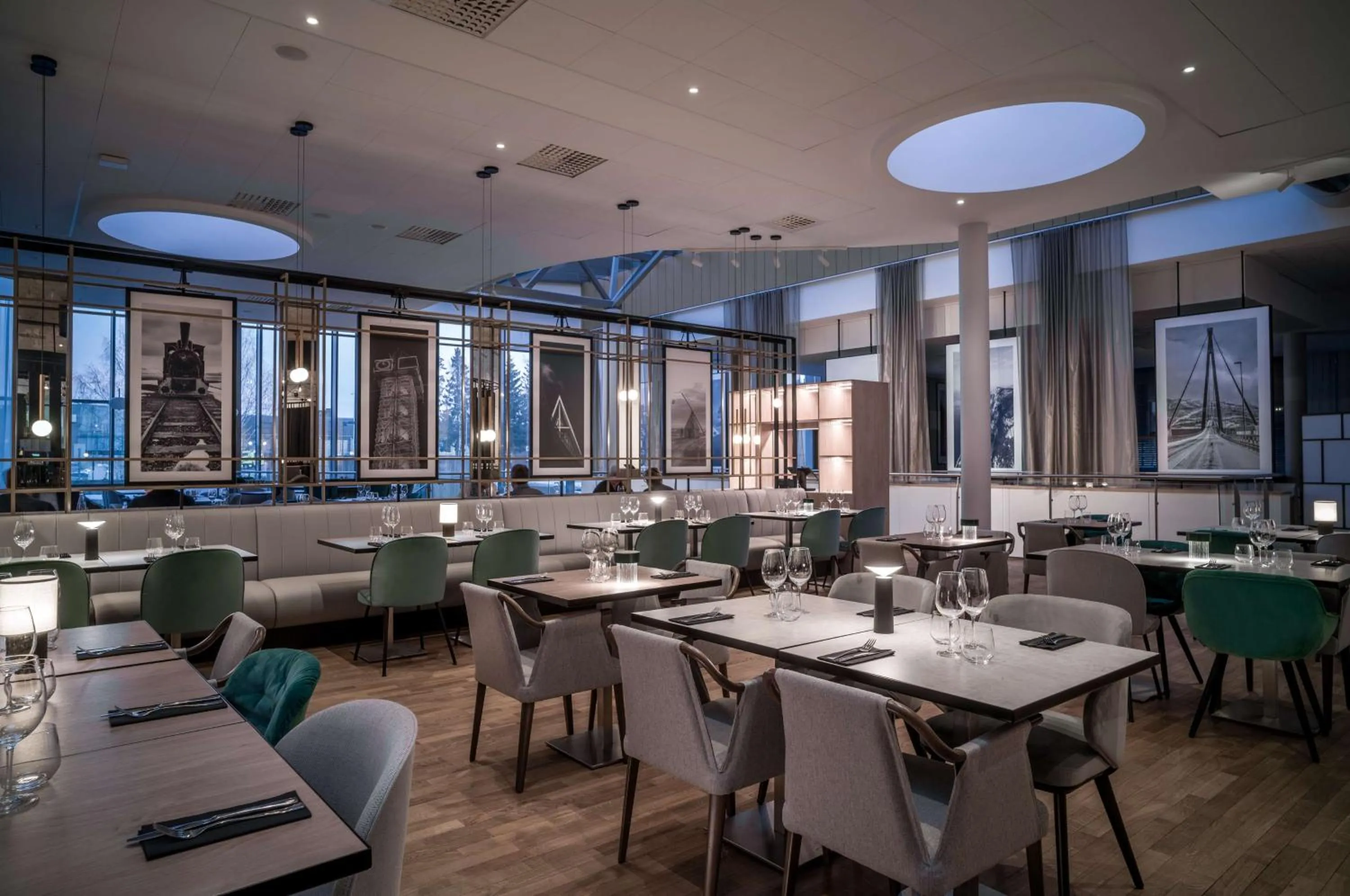 Restaurant/places to eat in Radisson RED, Oslo Airport