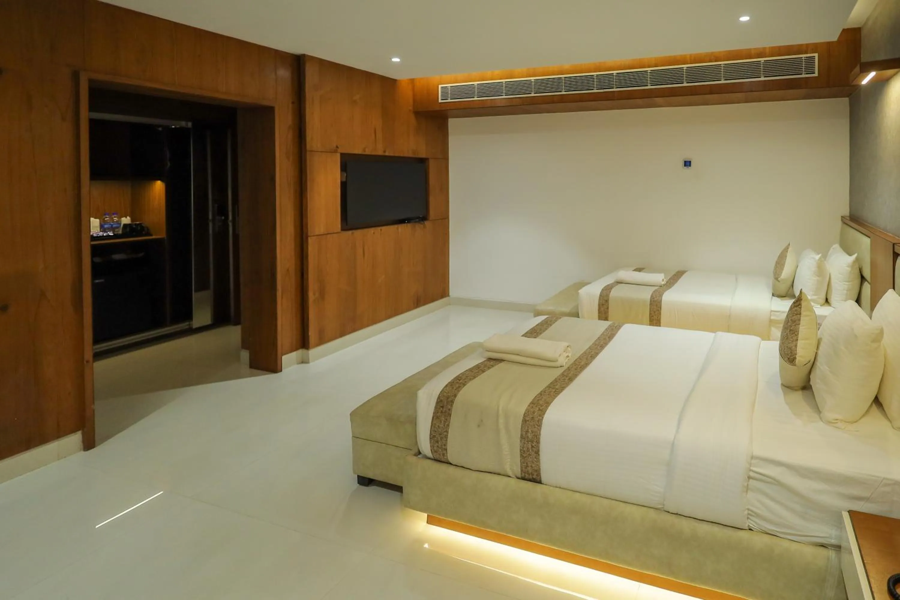 Bedroom, Bed in Royal Plaza Suites by RAK Rooms, Mangaluru