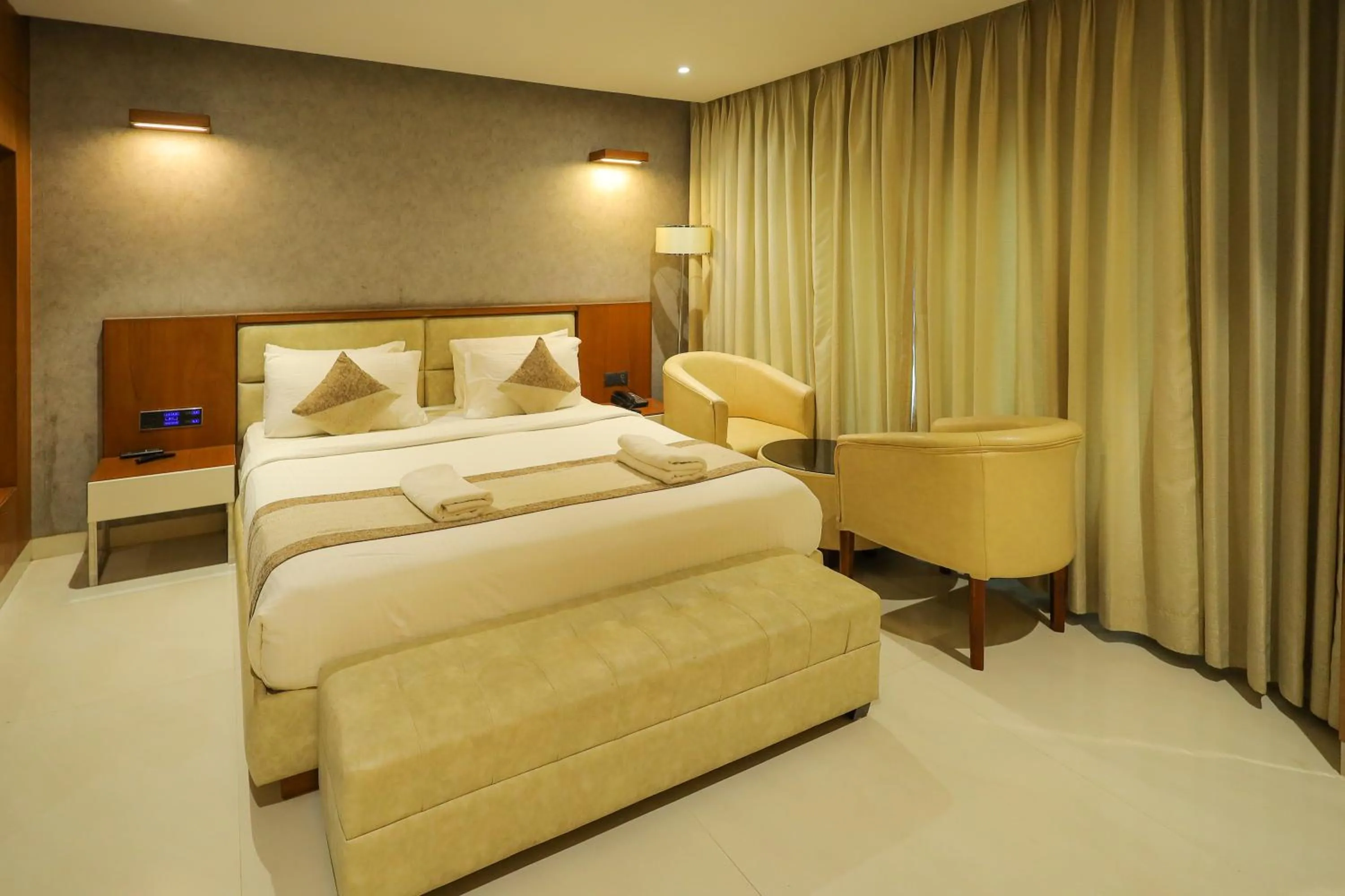 Bedroom, Bed in Royal Plaza Suites by RAK Rooms, Mangaluru
