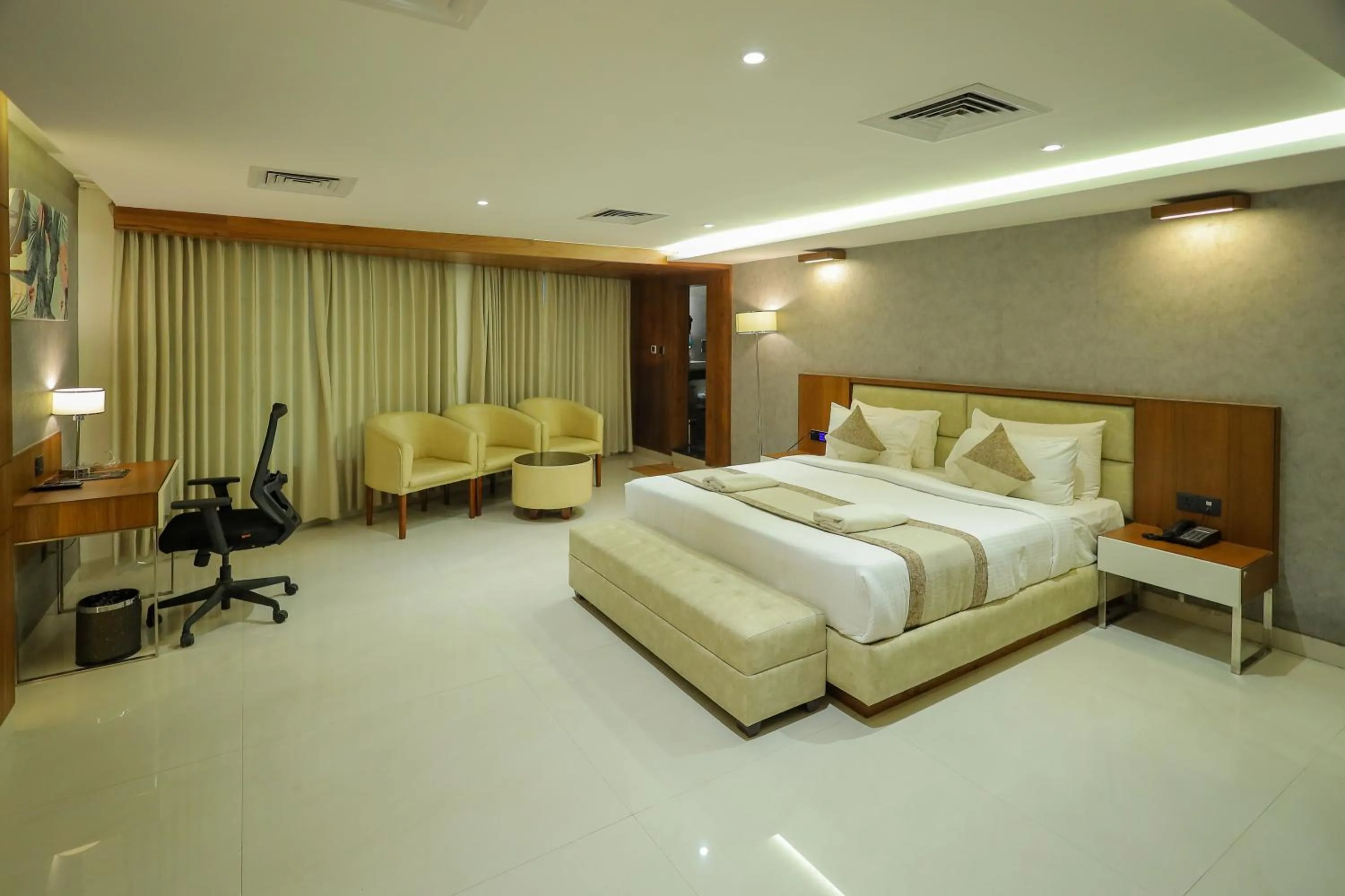 Bedroom, Bed in Royal Plaza Suites by RAK Rooms, Mangaluru