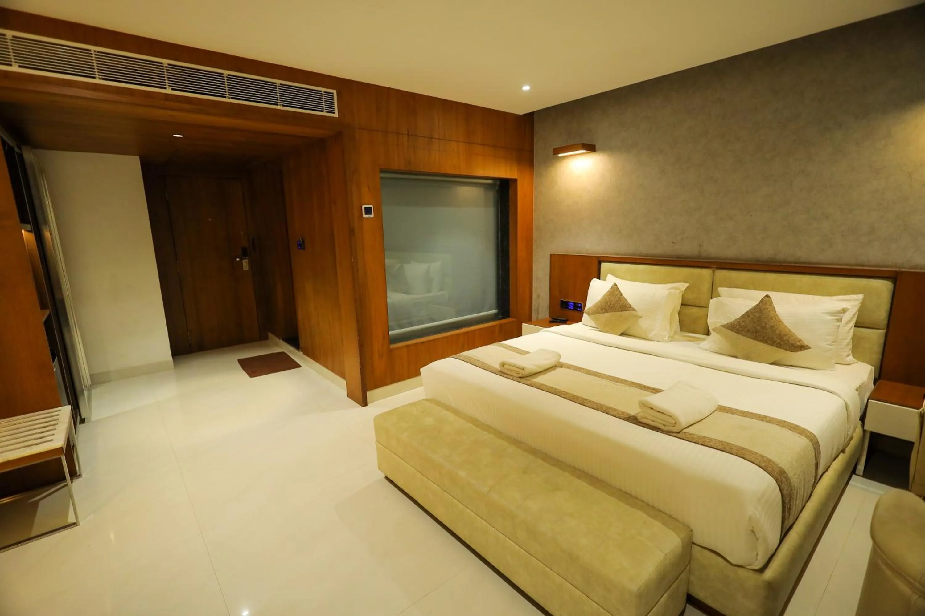 Bedroom, Bed in Royal Plaza Suites by RAK Rooms, Mangaluru