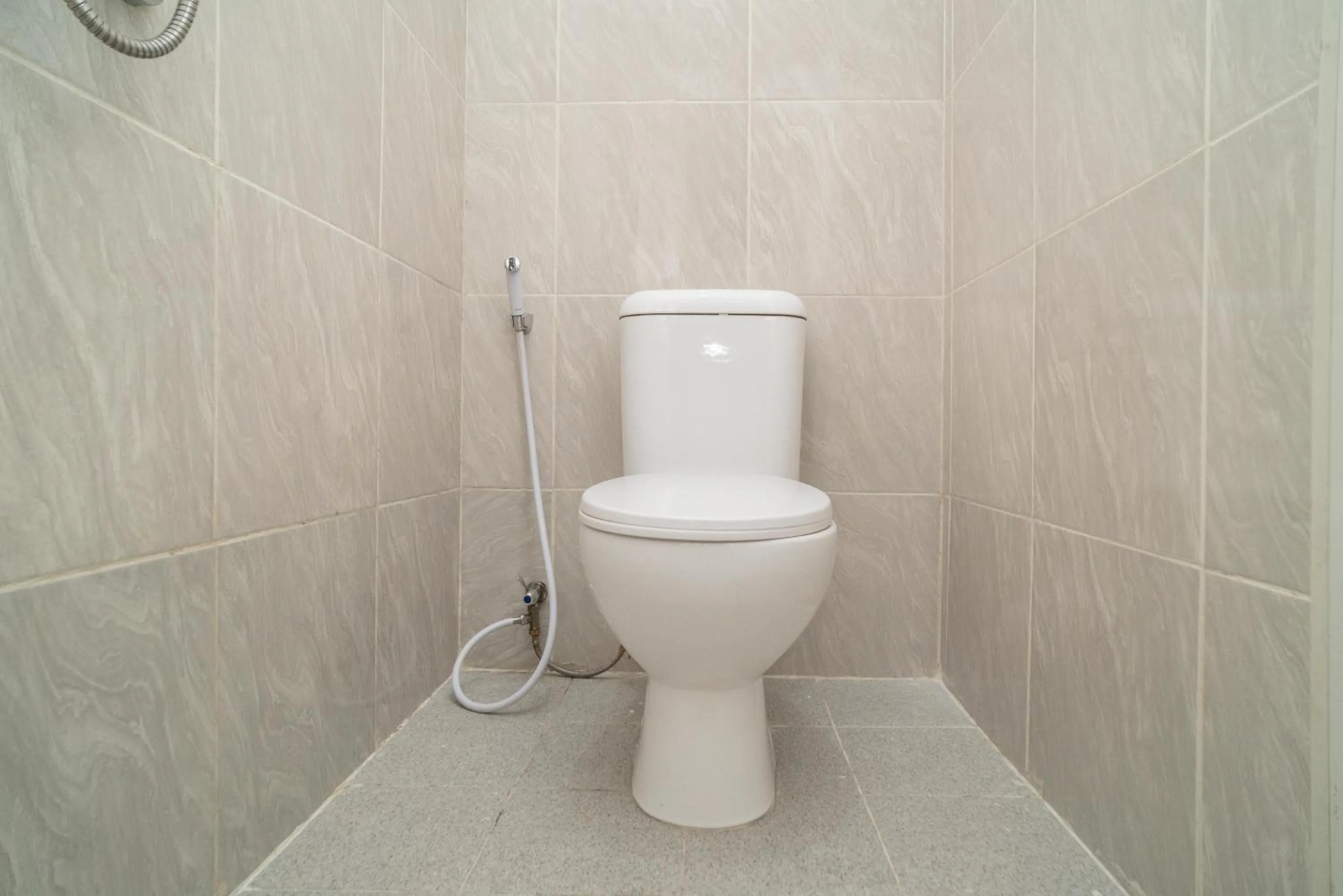 RedDoorz Plus near ITC Cempaka Mas 2