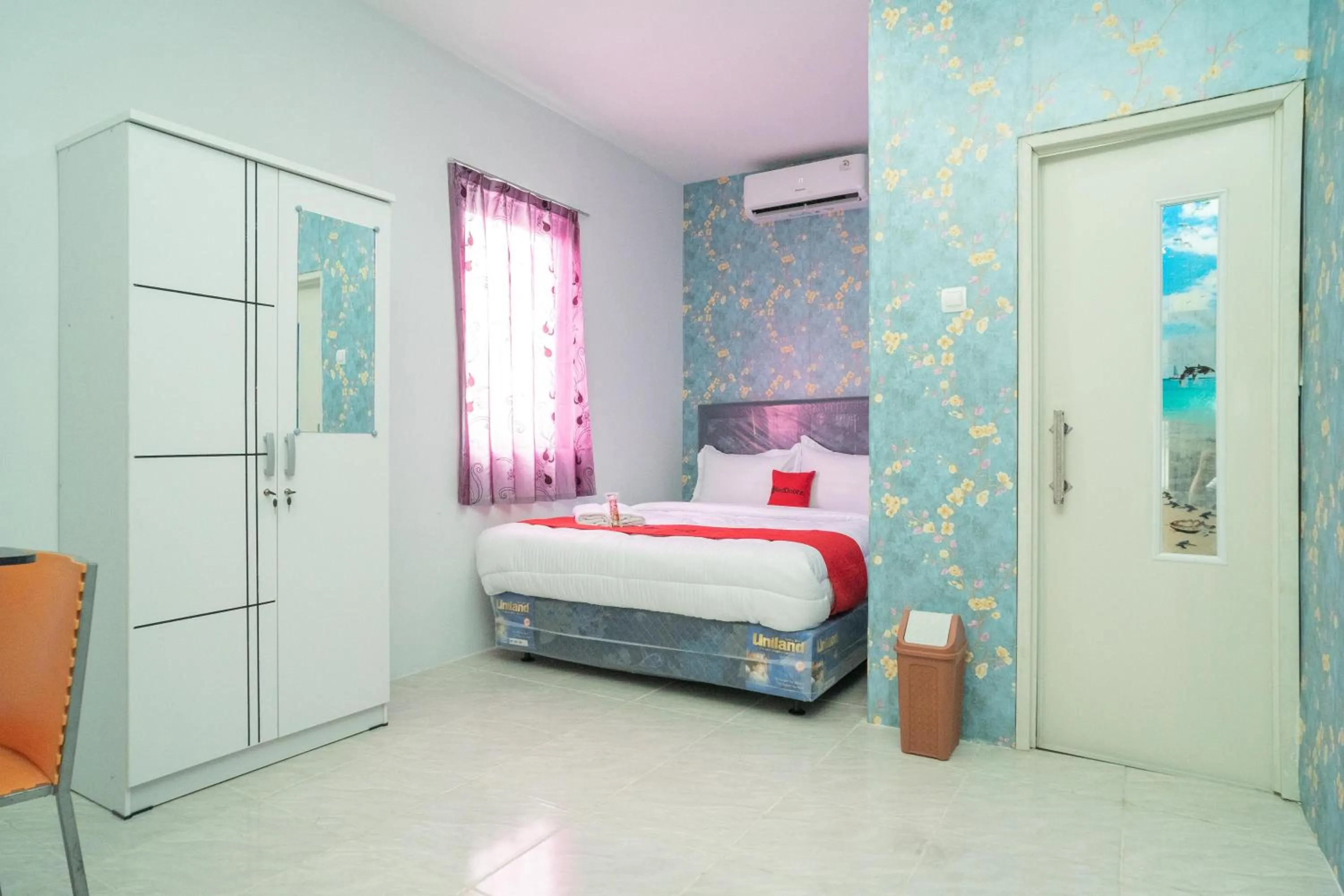 Bed in RedDoorz Plus near ITC Cempaka Mas 2