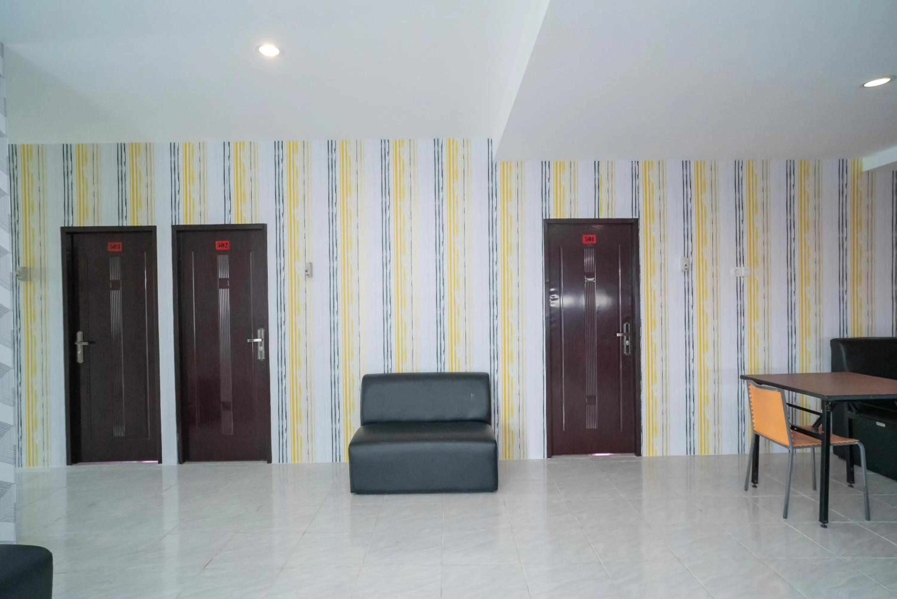 RedDoorz Plus near ITC Cempaka Mas 2