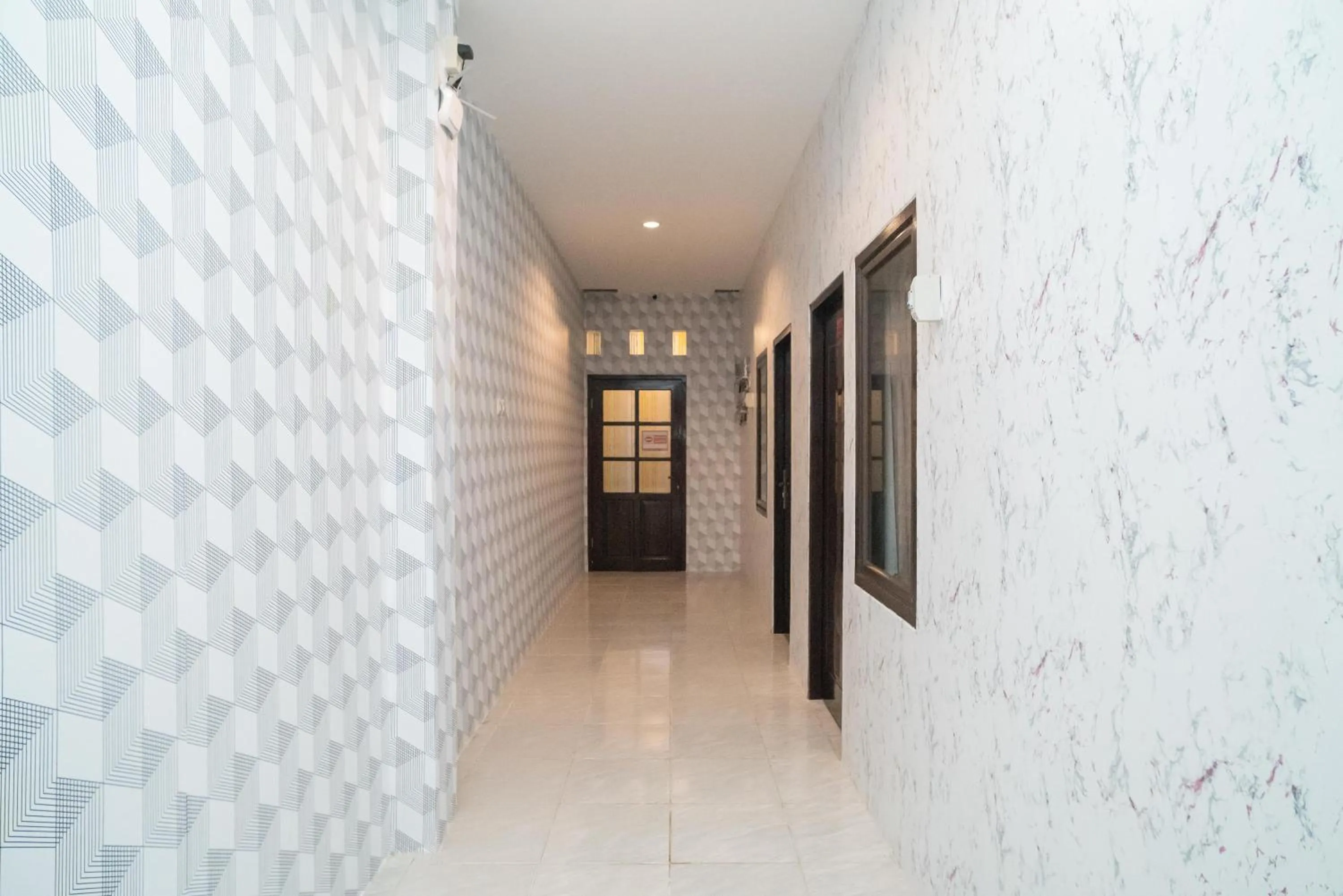 RedDoorz Plus near ITC Cempaka Mas 2