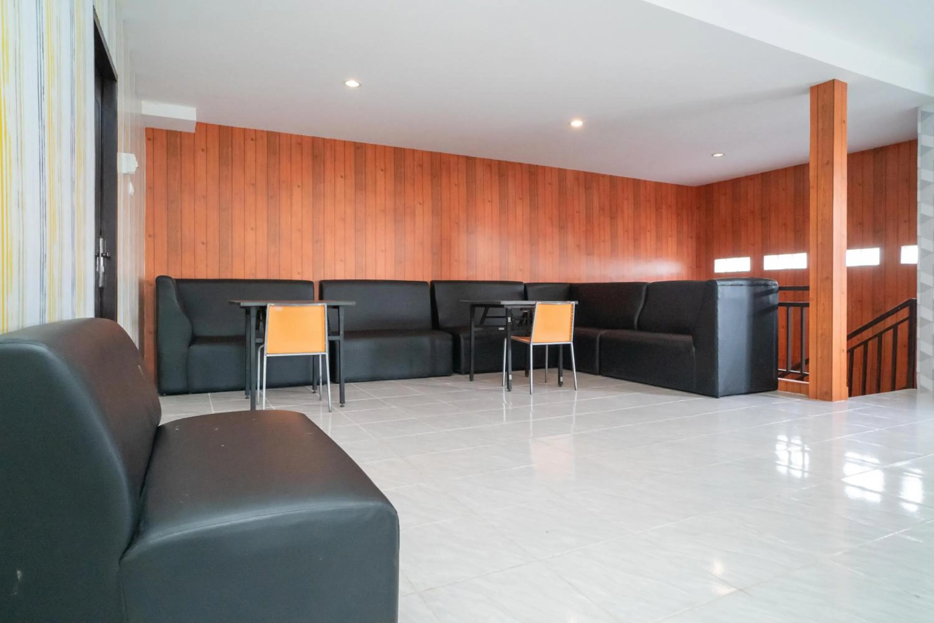 RedDoorz Plus near ITC Cempaka Mas 2