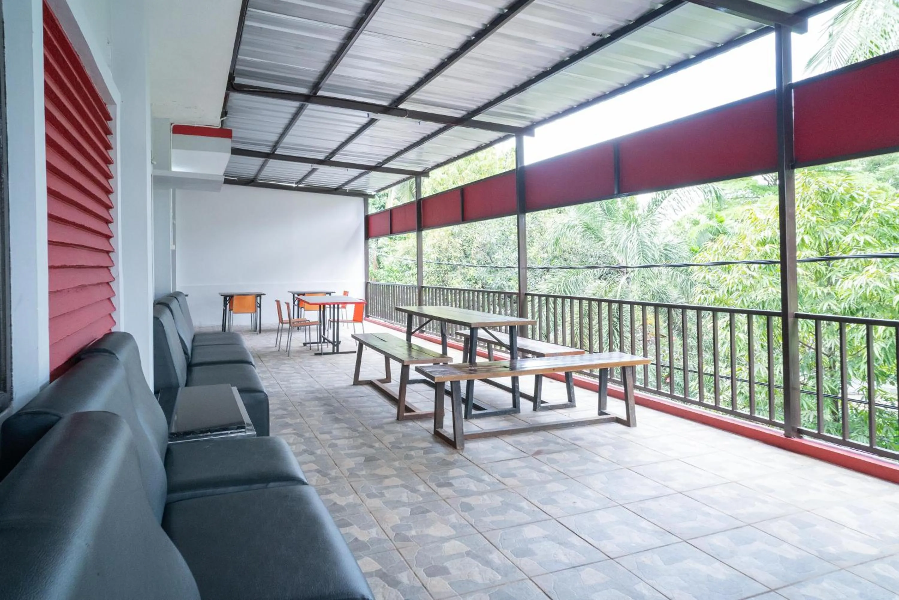 RedDoorz Plus near ITC Cempaka Mas 2