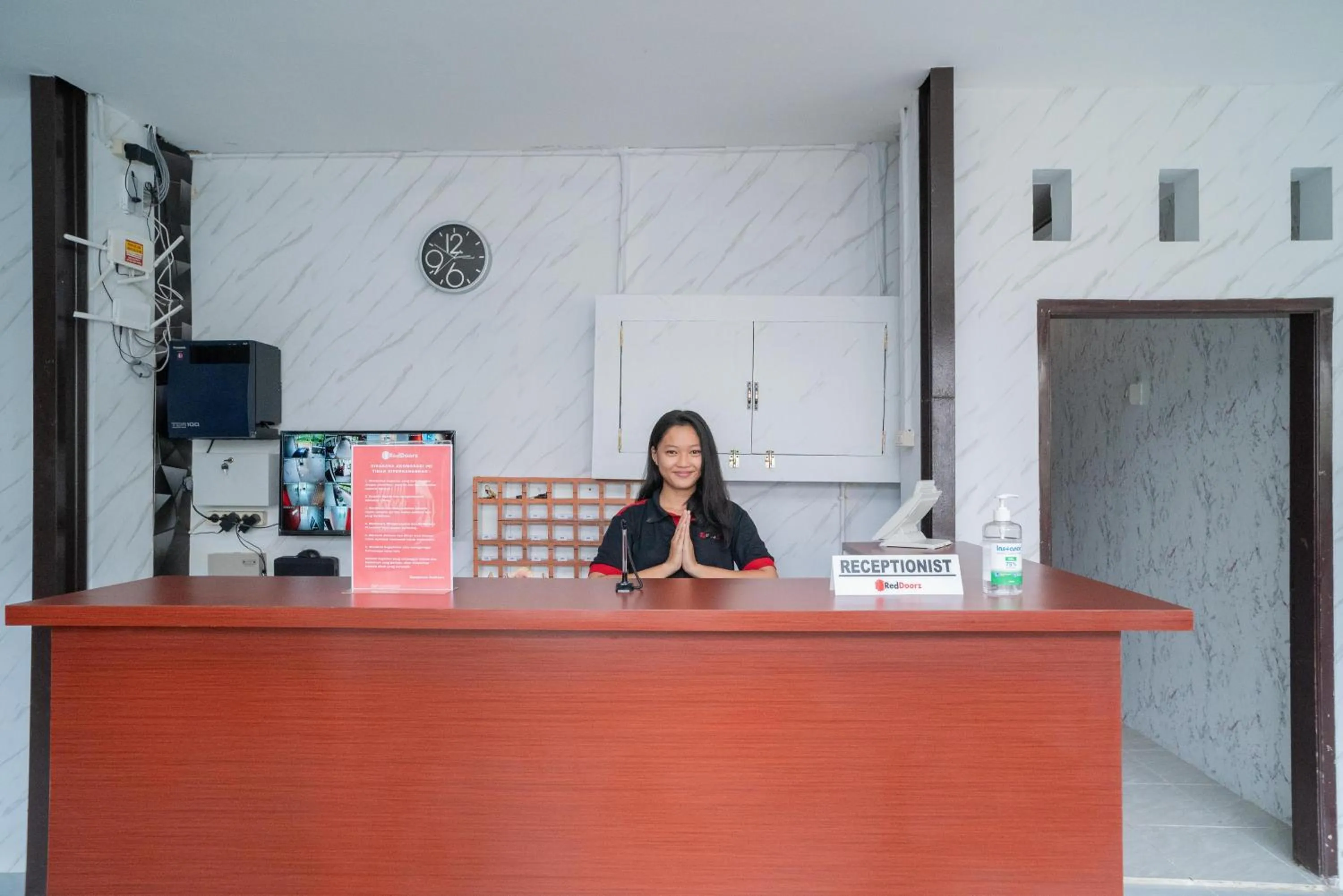 RedDoorz Plus near ITC Cempaka Mas 2