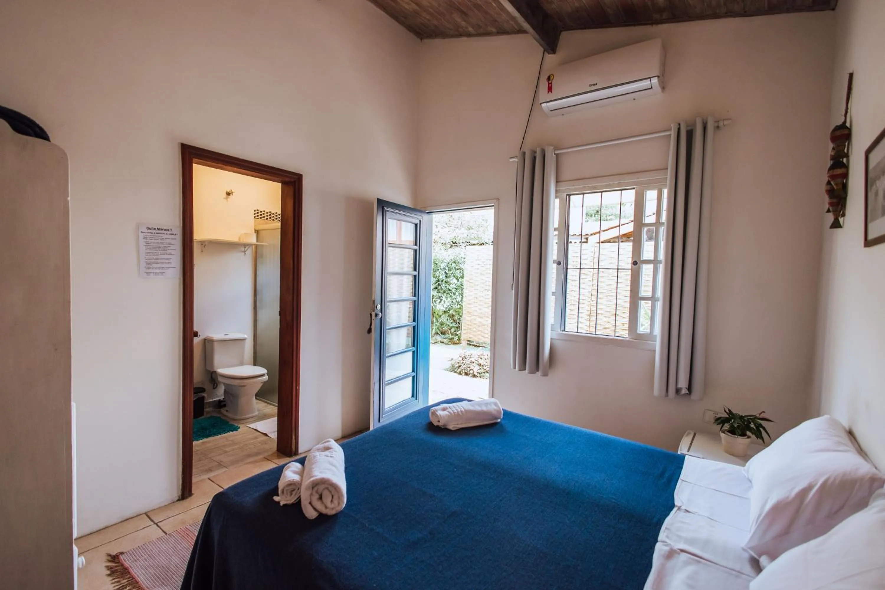 Photo of the whole room, Bed in Maruja