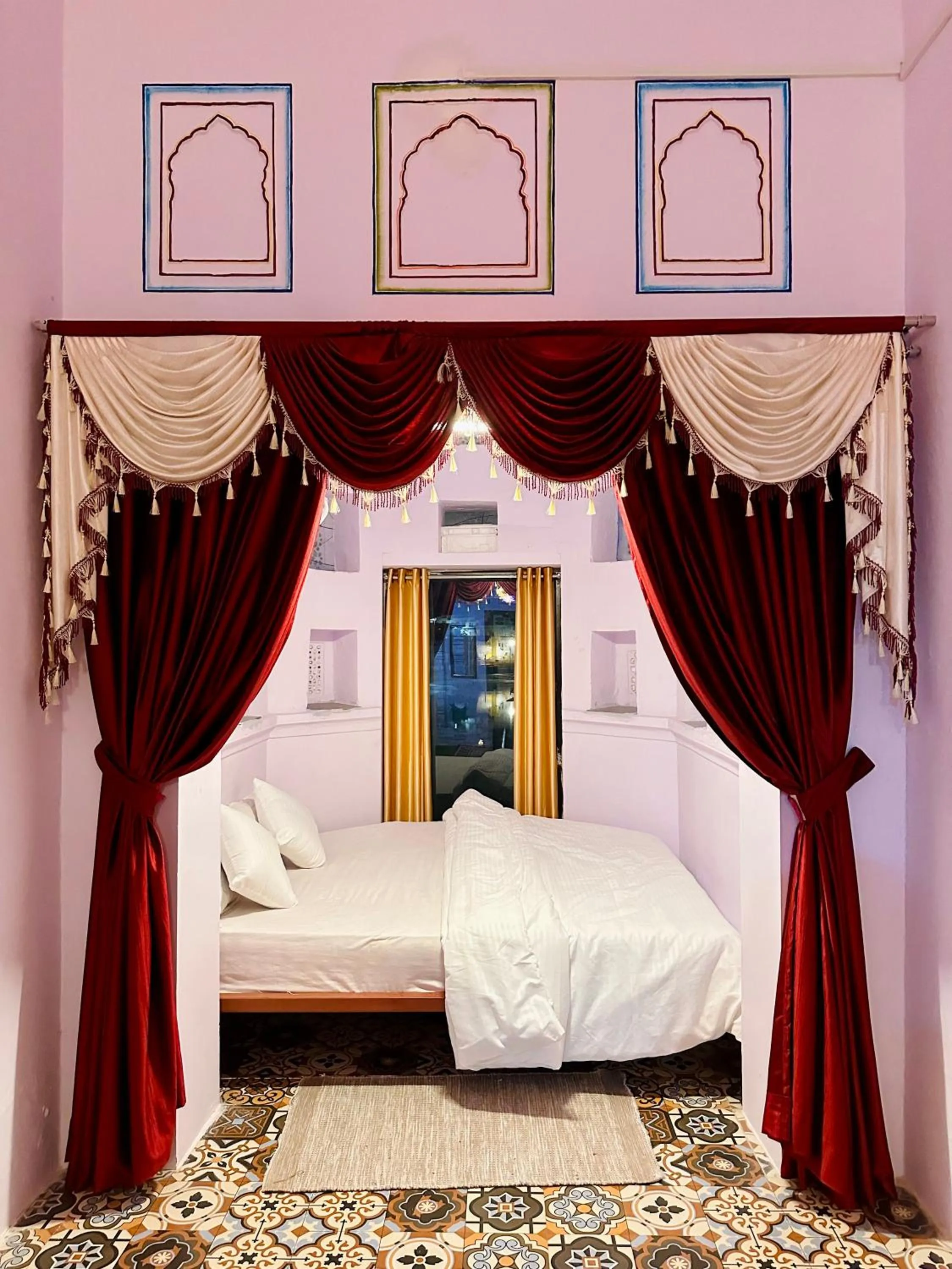 Bed in Hotel Kota kunj Heritage