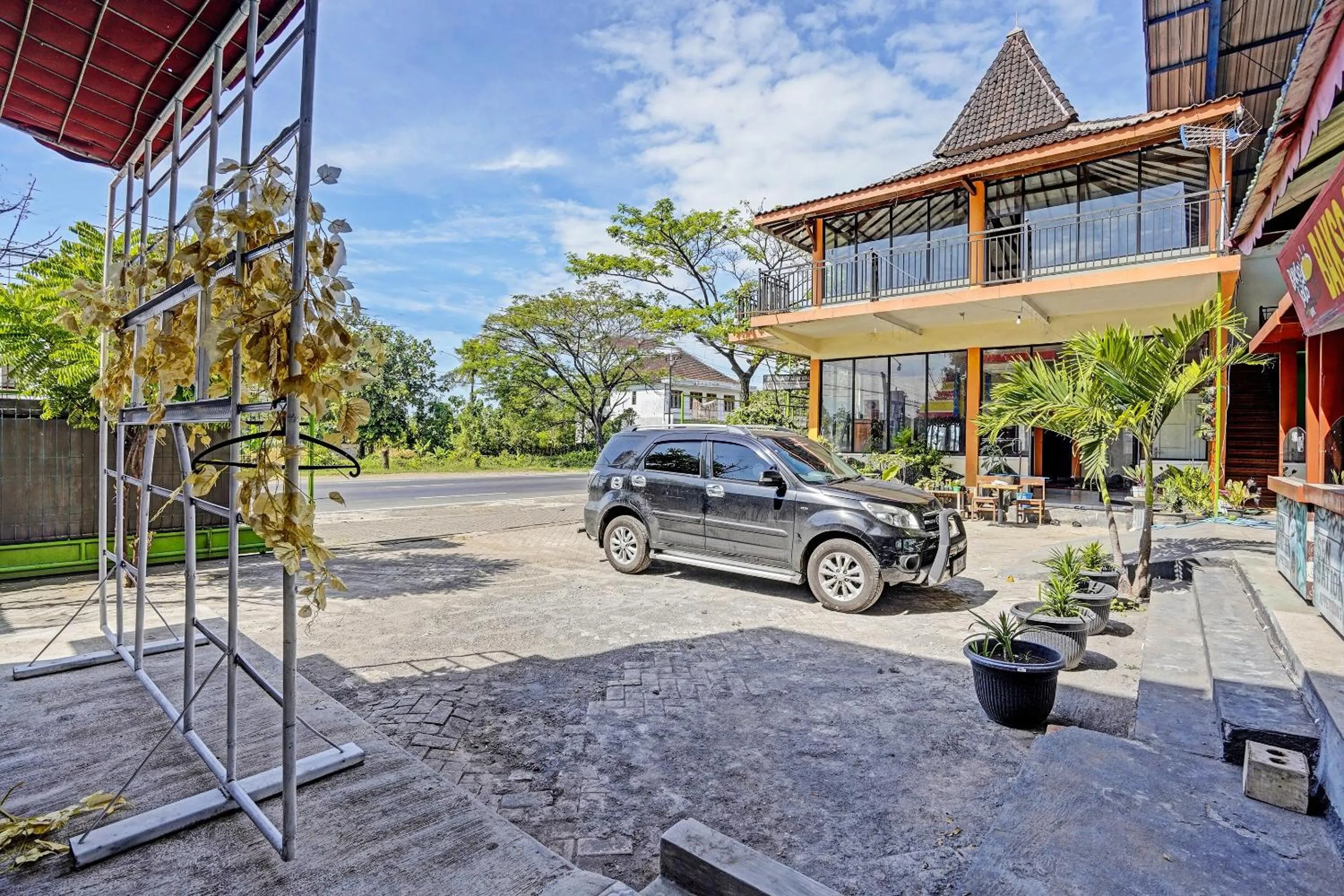 Facade/entrance in OYO 90943 Mochi 88 Homestay