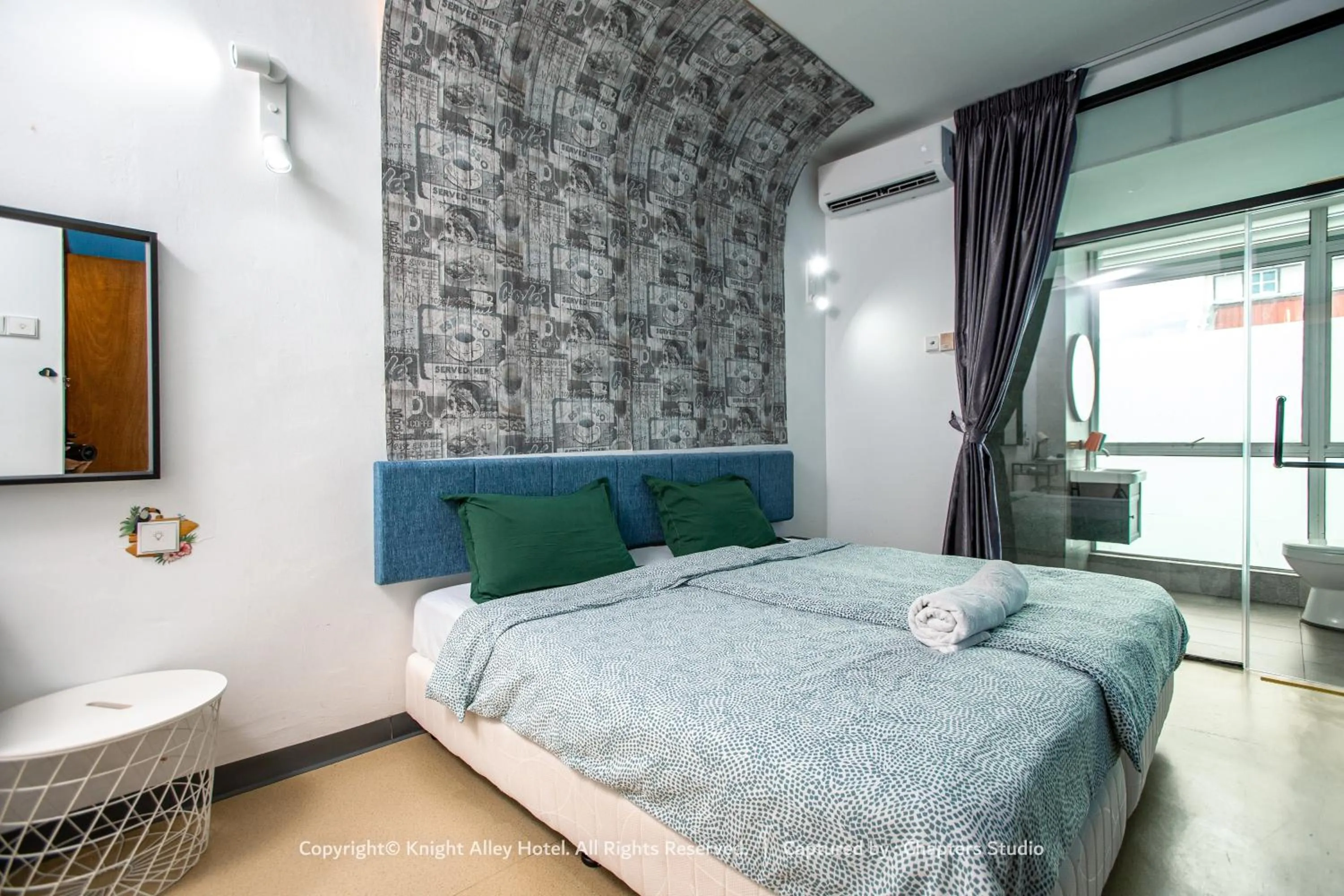 Bedroom, Bed in Knight Alley Hotel