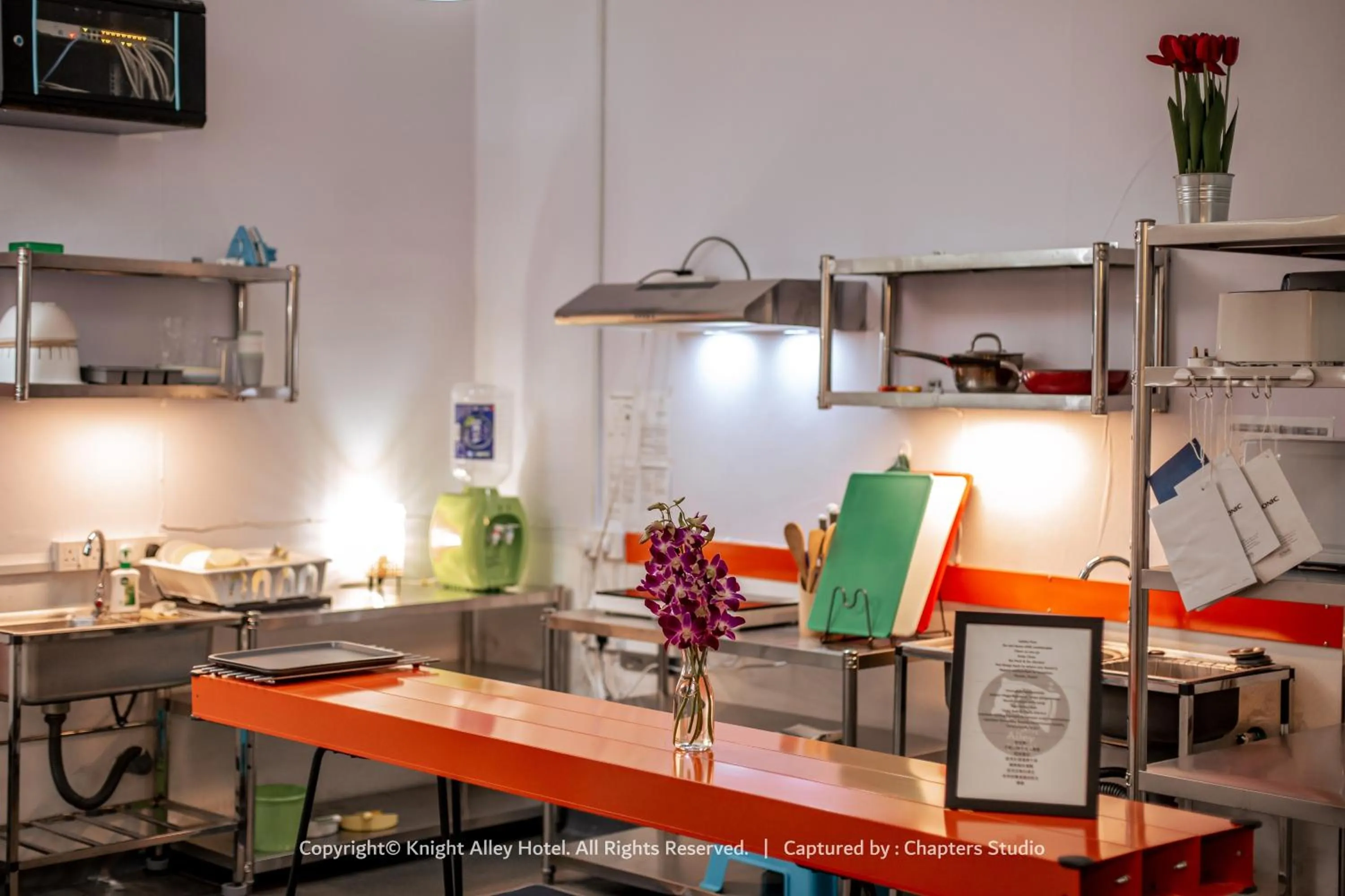 kitchen in Knight Alley Hotel