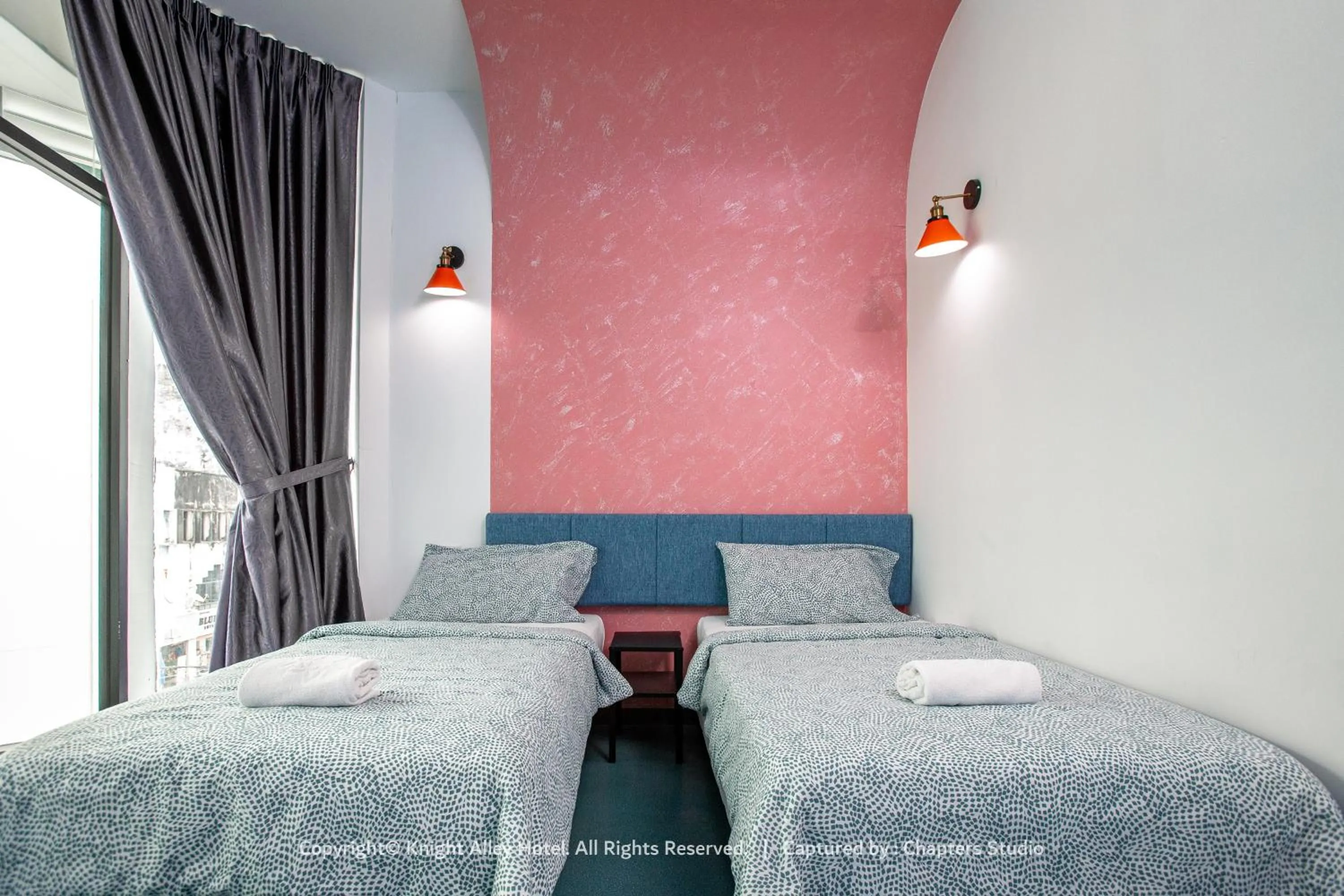 Bed in Knight Alley Hotel