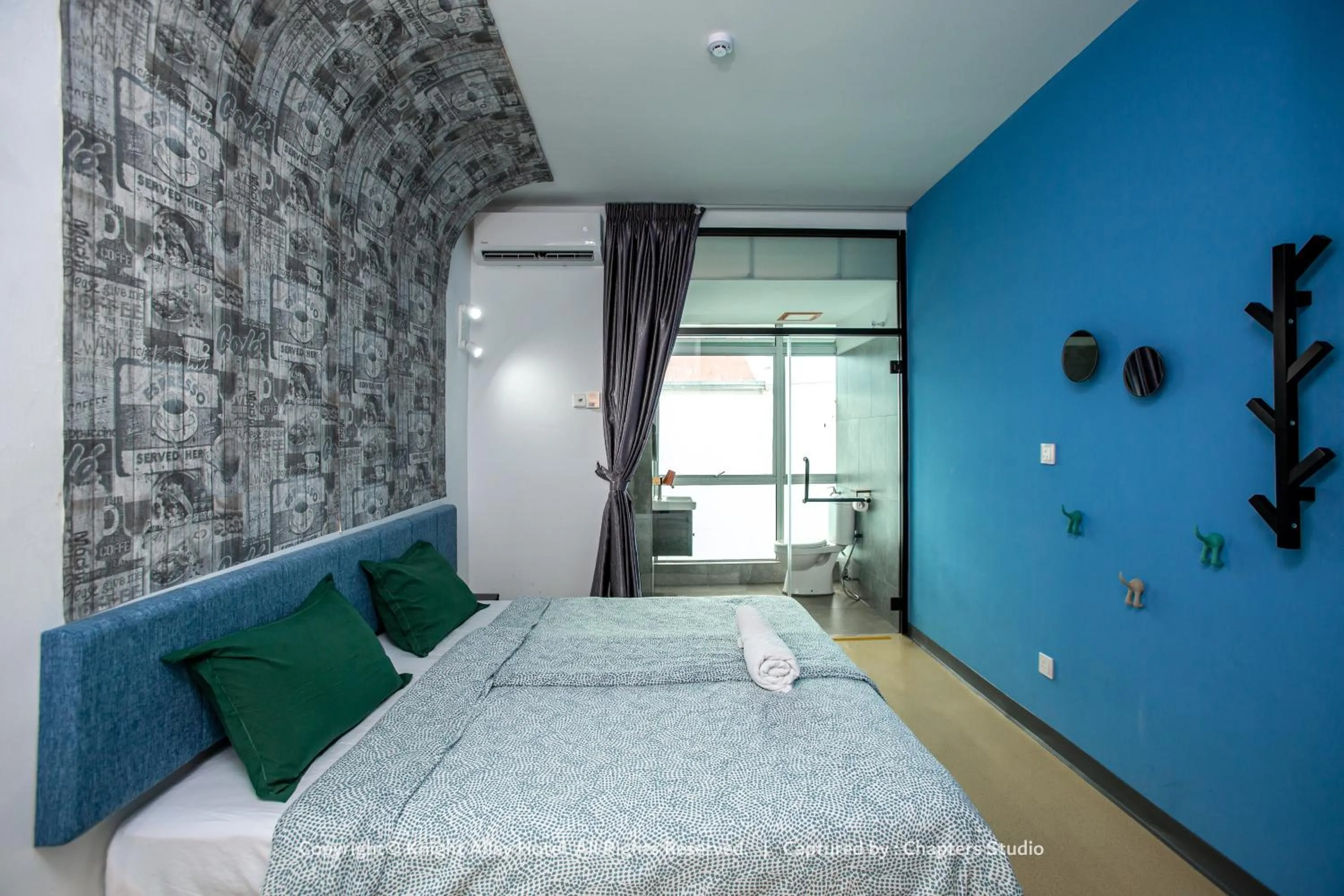 Bedroom, Bed in Knight Alley Hotel