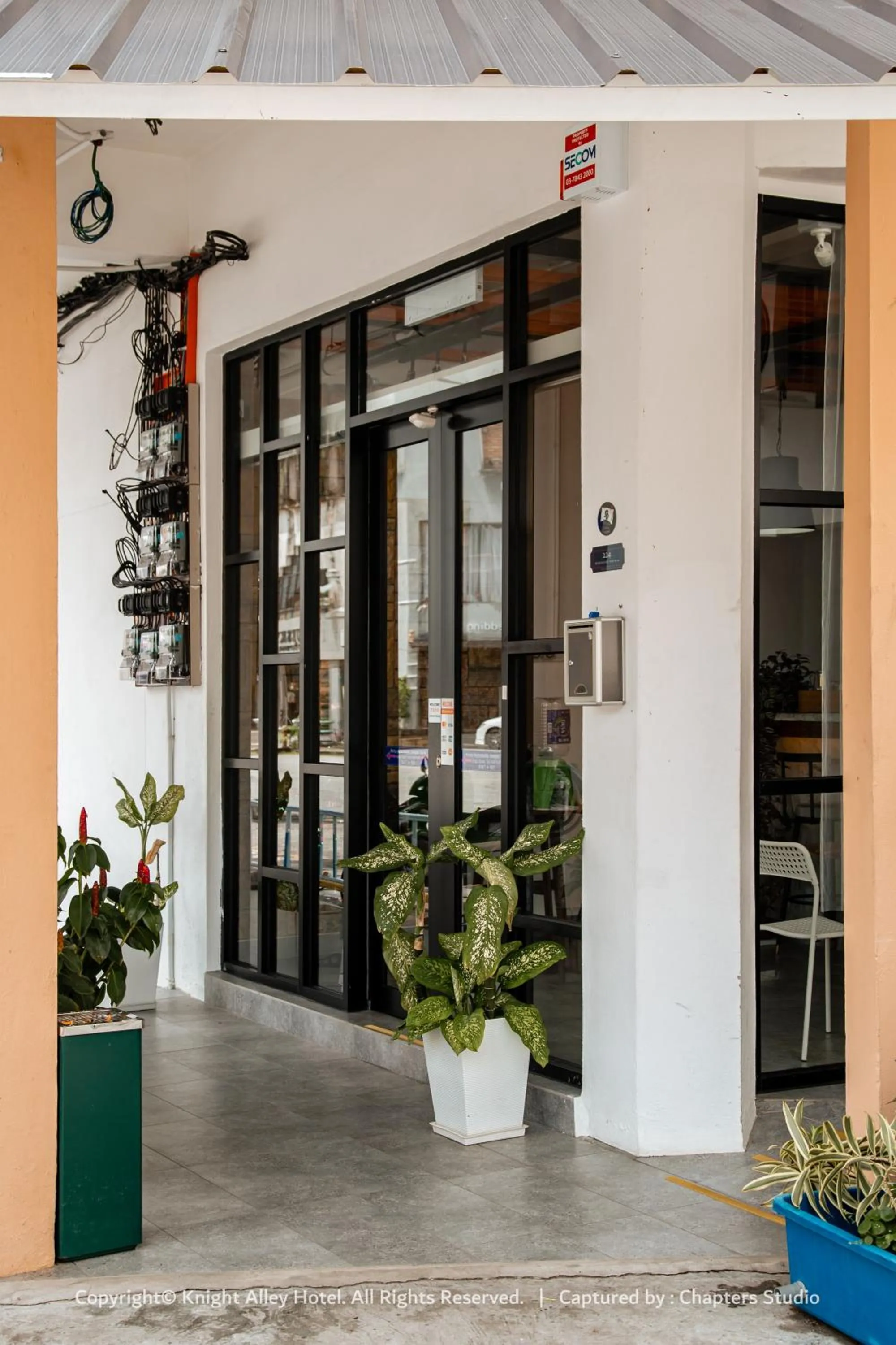 Facade/entrance in Knight Alley Hotel