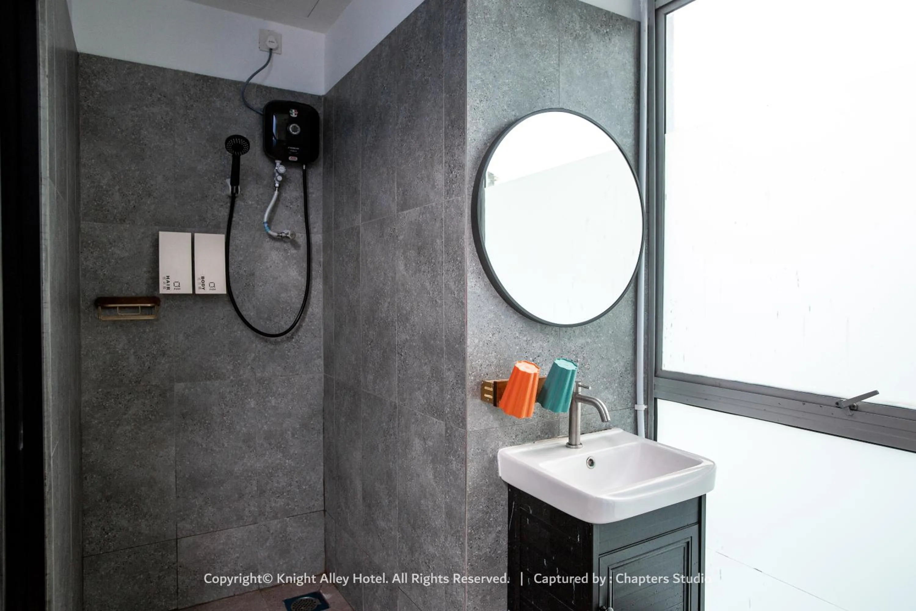 Bathroom in Knight Alley Hotel