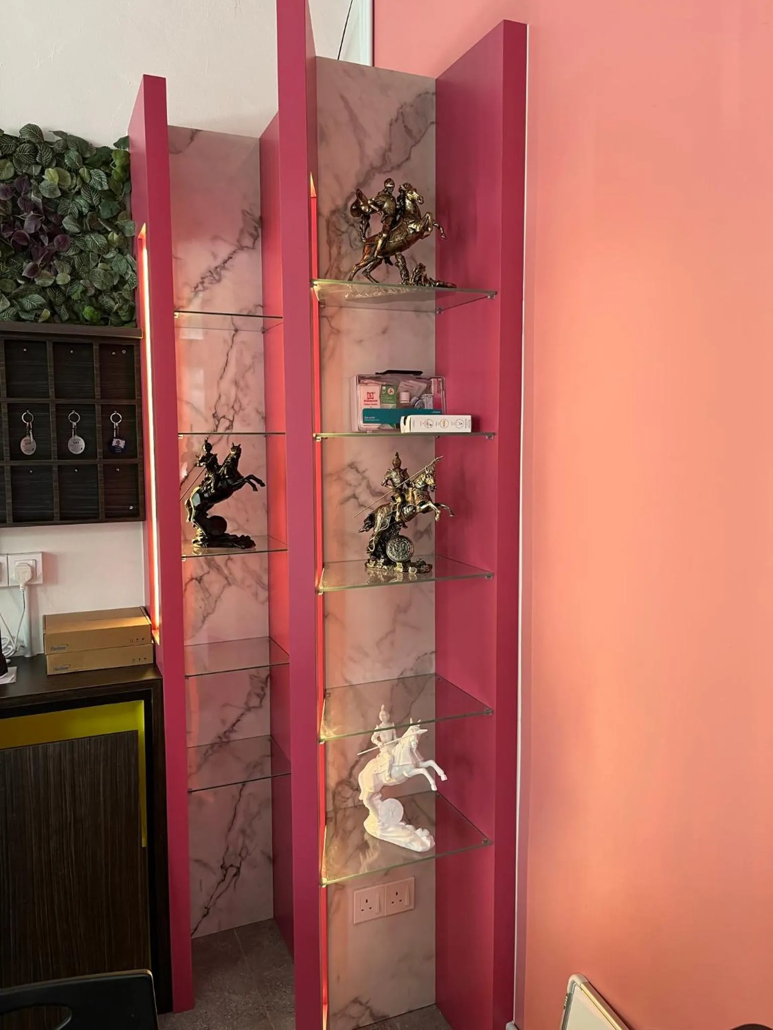 Decorative detail in Knight Alley Hotel