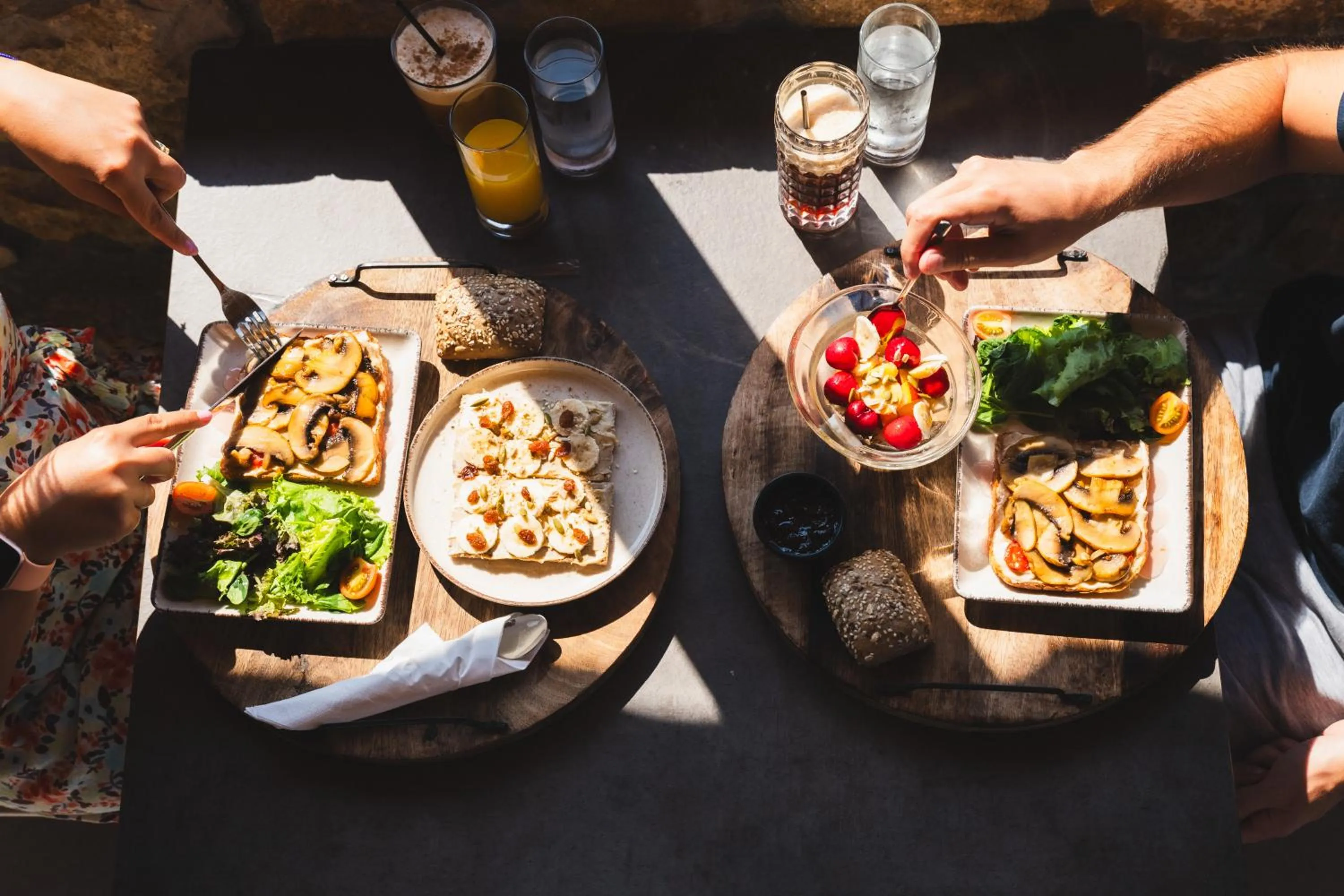 Restaurant/places to eat in Akrolithos Luxury Suites & Spa