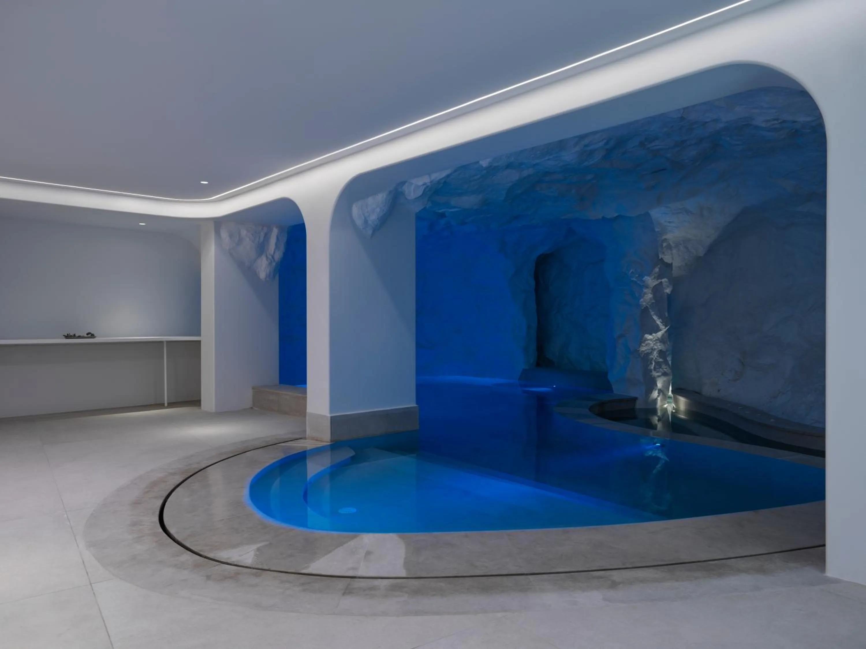 Hot Tub in Lovia Mykonos