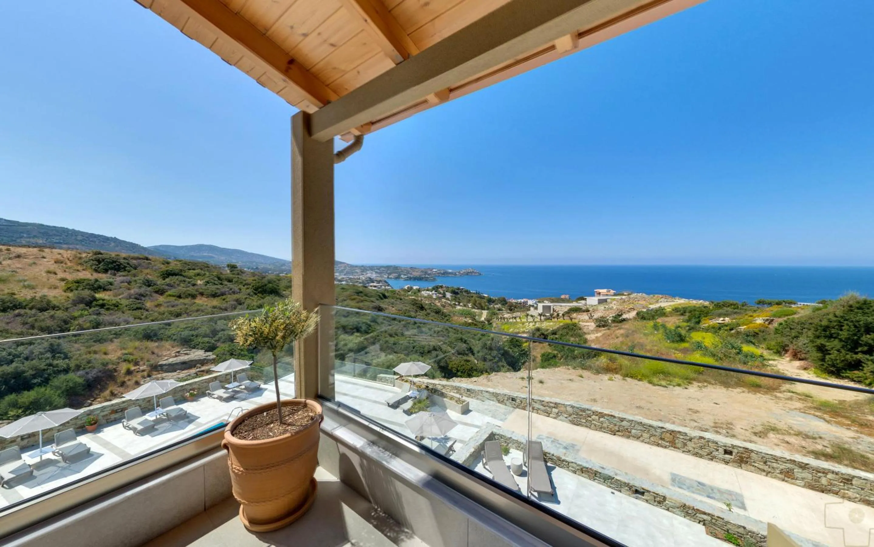 Spiros-Soula Thematic Suites