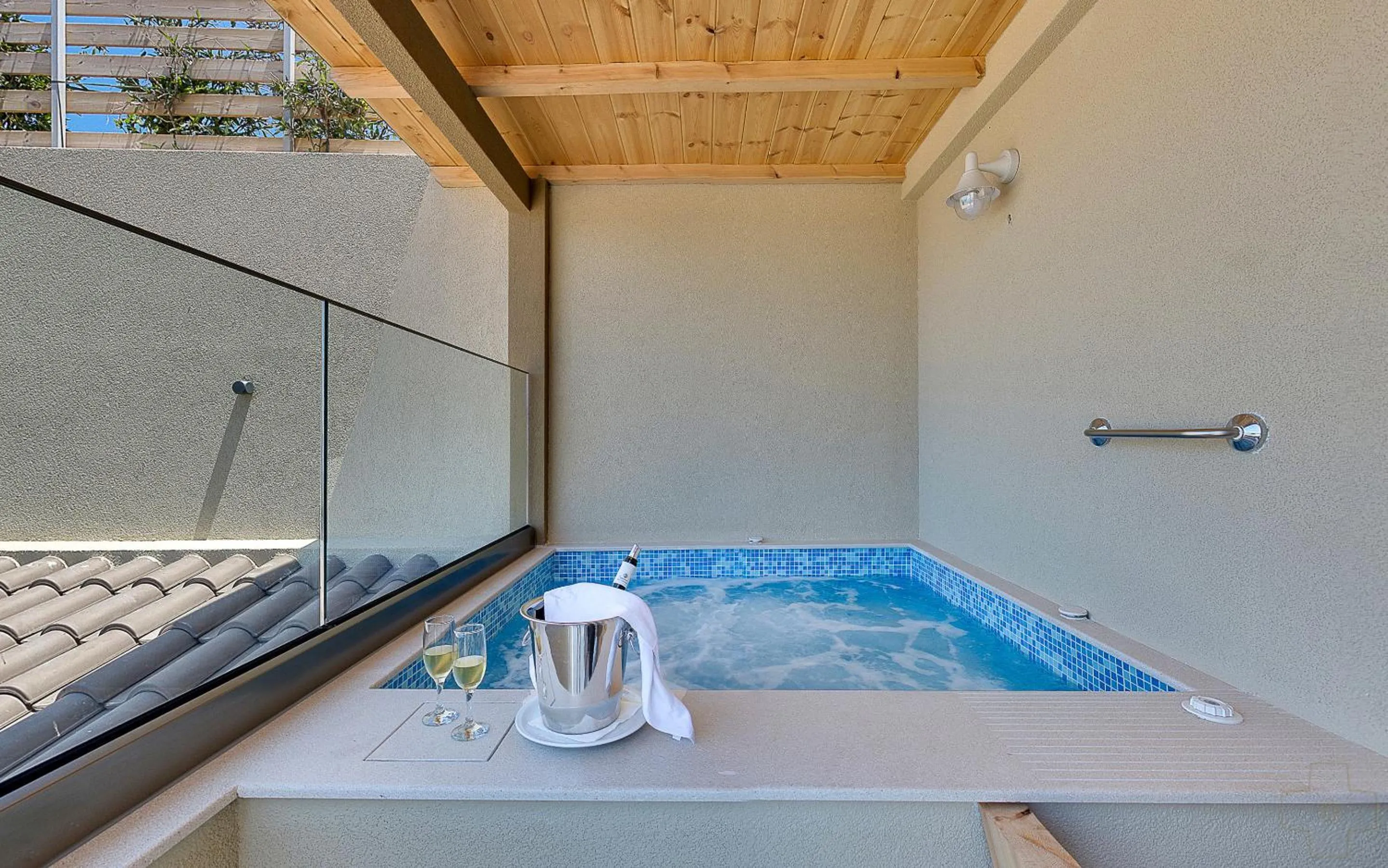 Spiros-Soula Thematic Suites