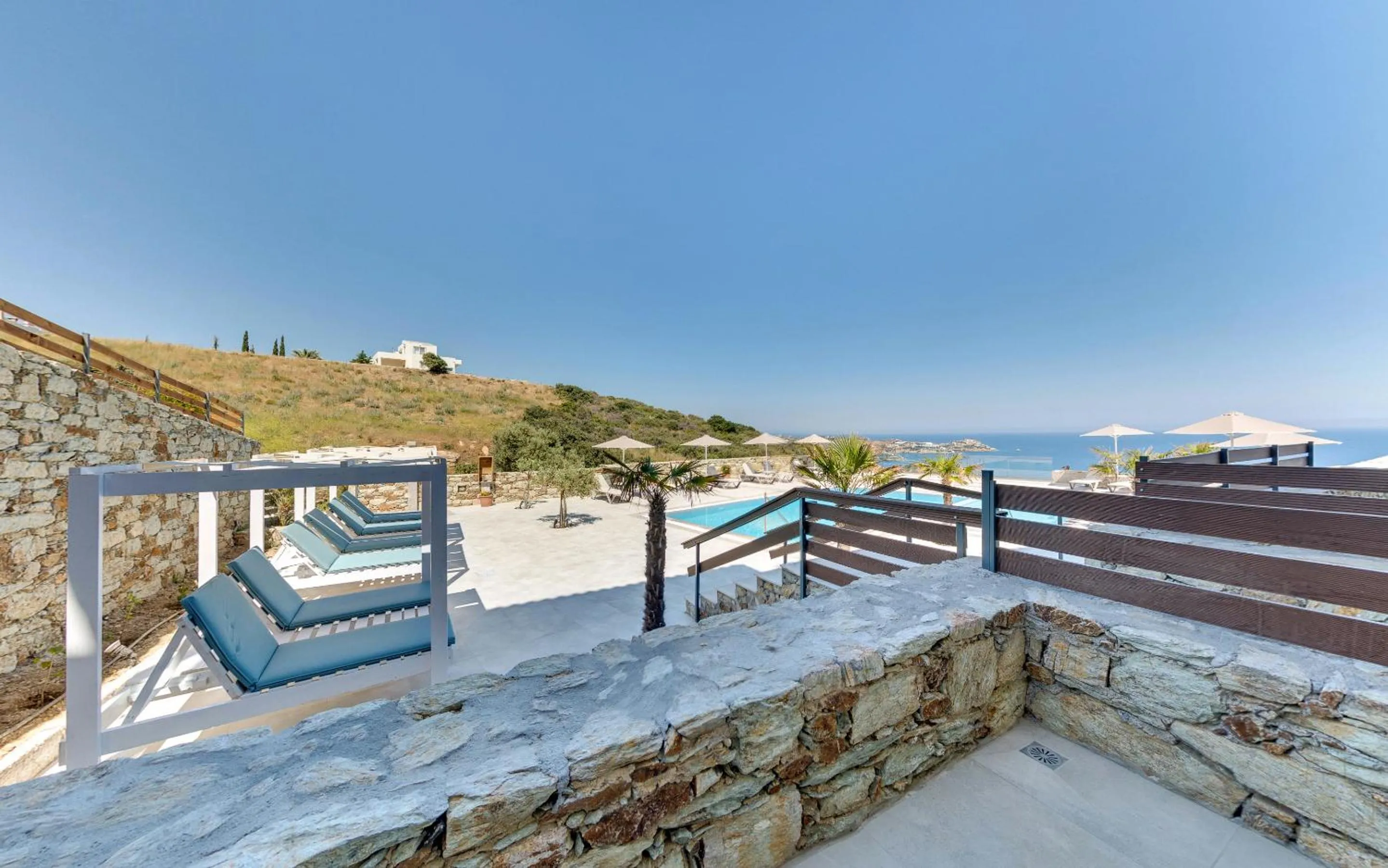 Spiros-Soula Thematic Suites