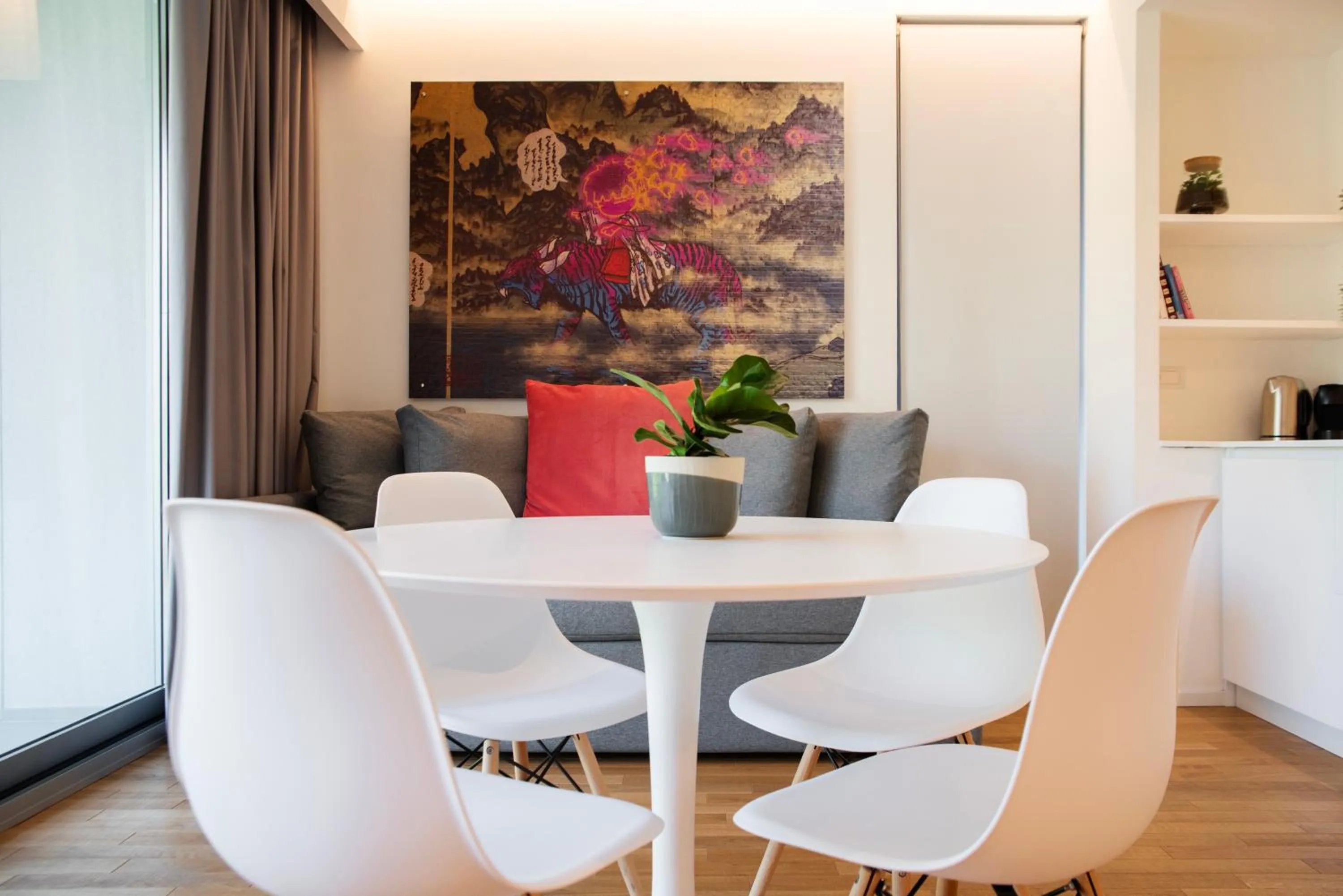 Communal lounge/ TV room in Marina Gardens Boutique&Suites